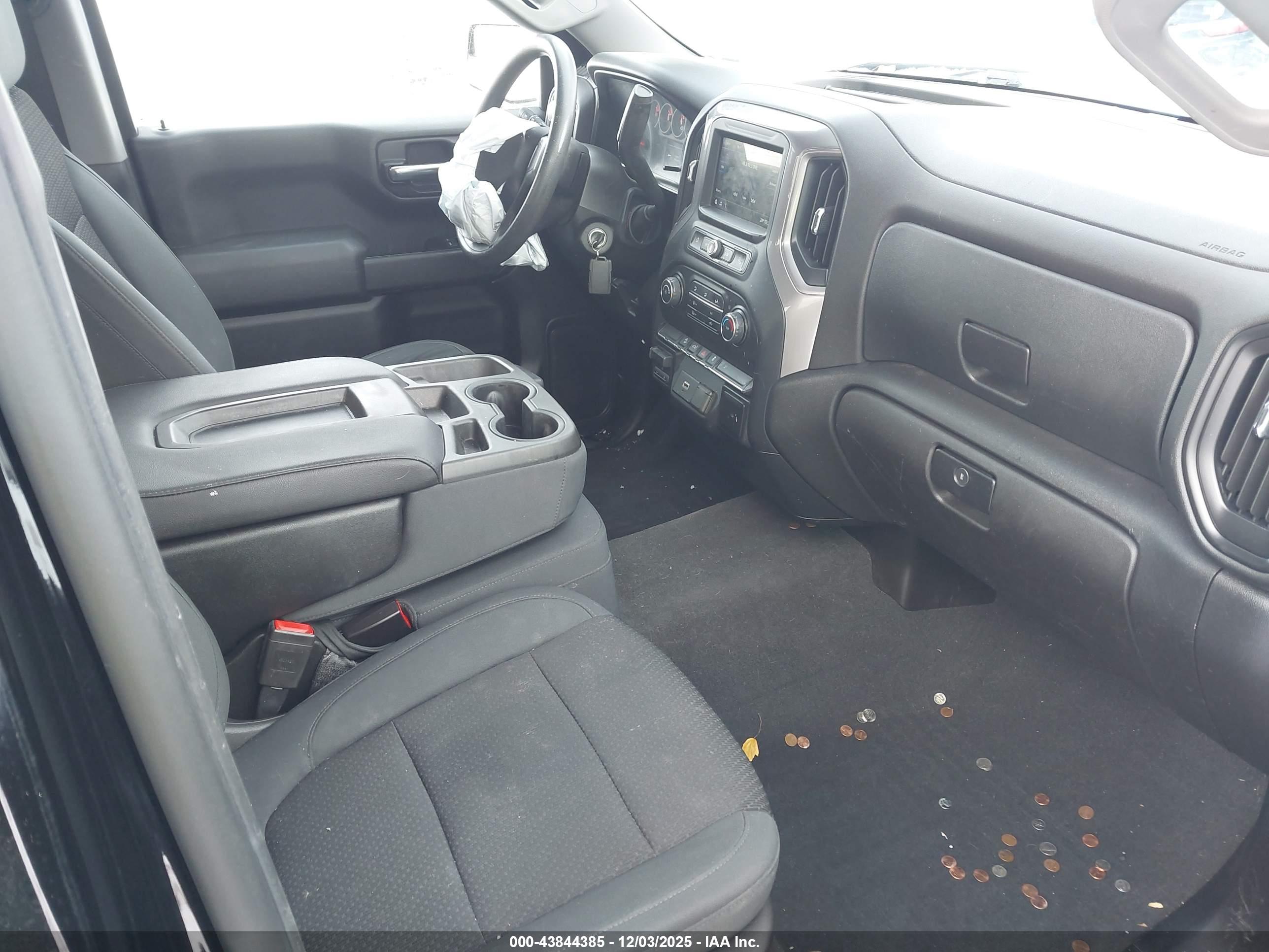 CHEVROLET SILVERADO image 5