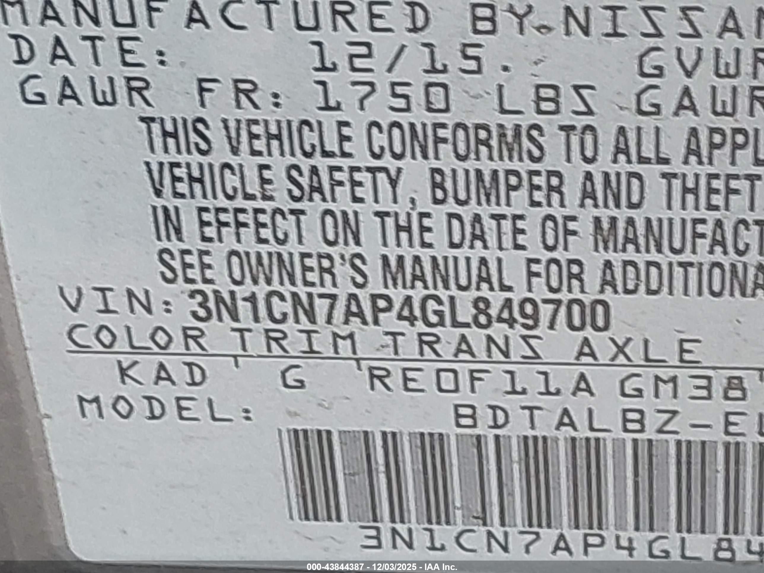 NISSAN VERSA image 9