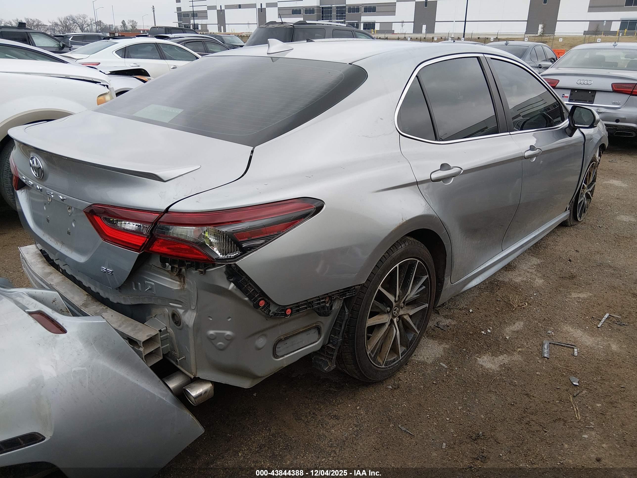 TOYOTA CAMRY image 4