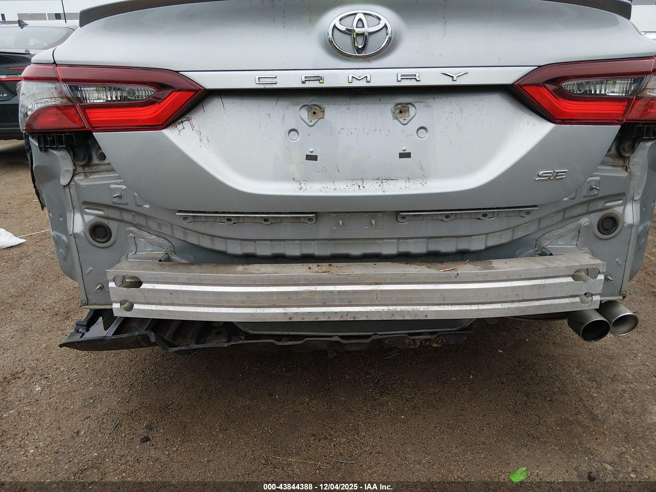 TOYOTA CAMRY image 6