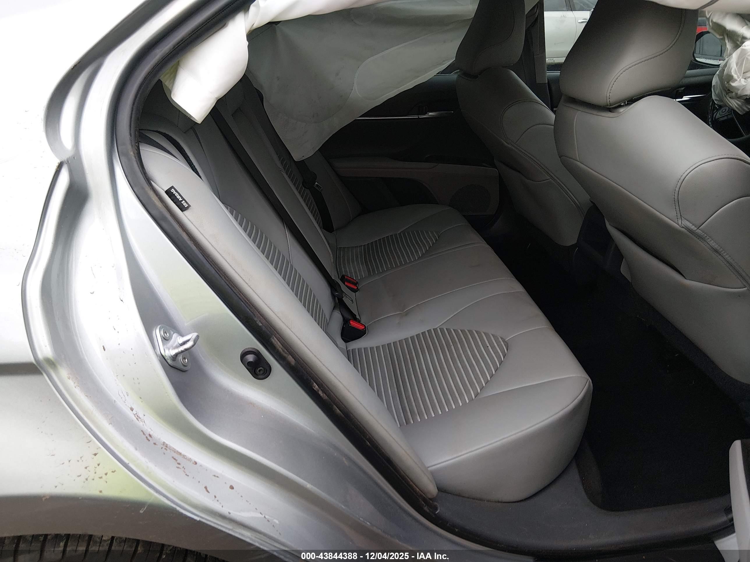 TOYOTA CAMRY image 8