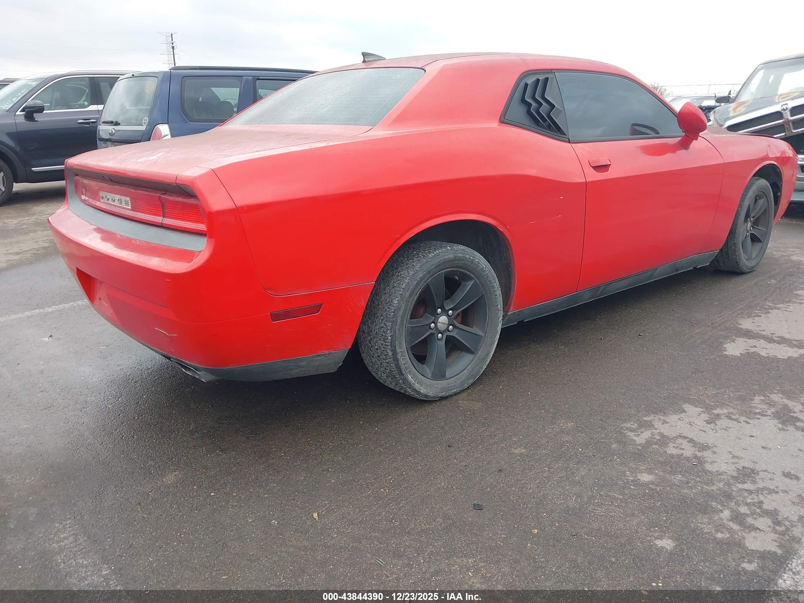DODGE CHALLENGER image 4