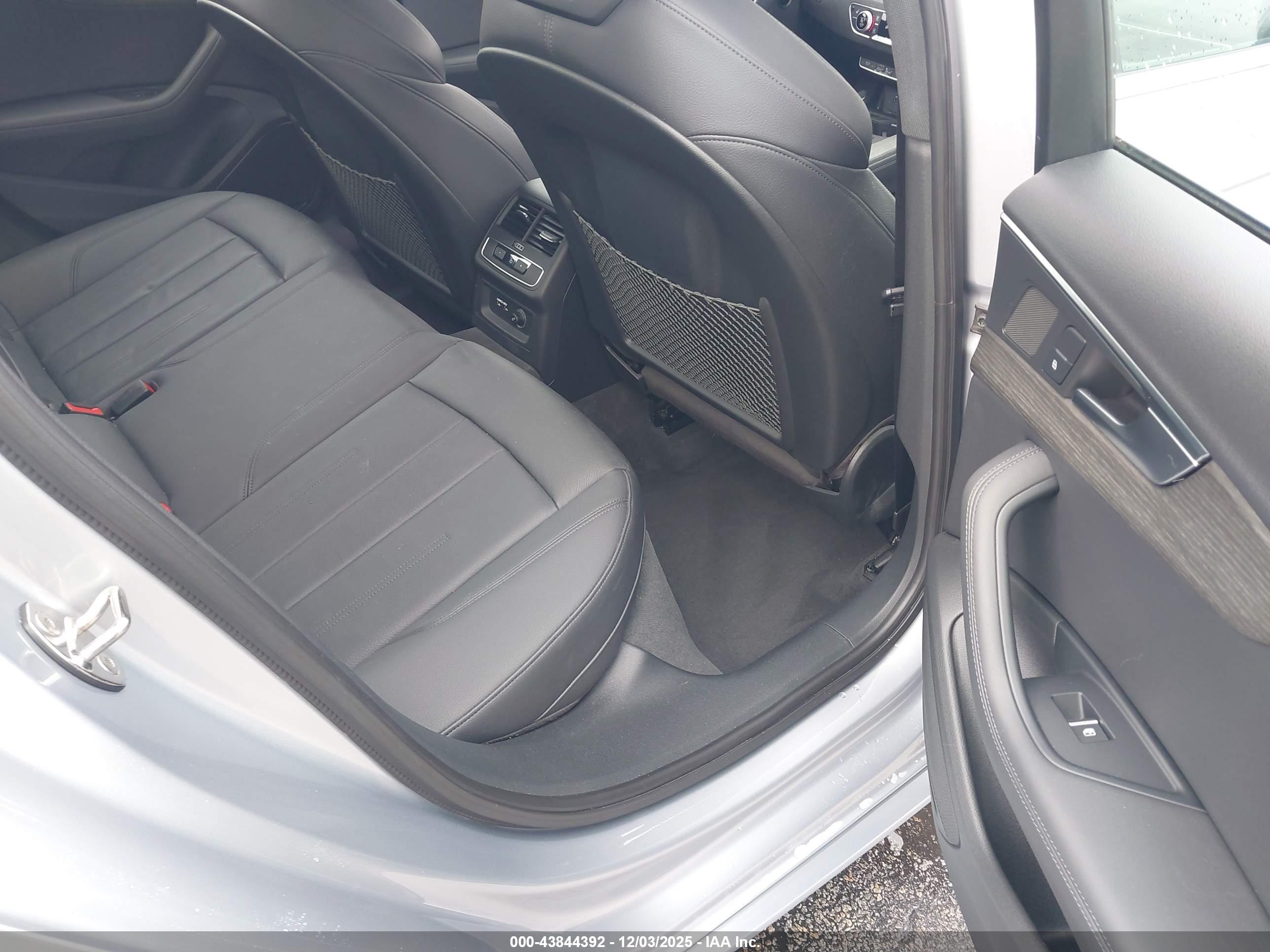 AUDI A4 image 8