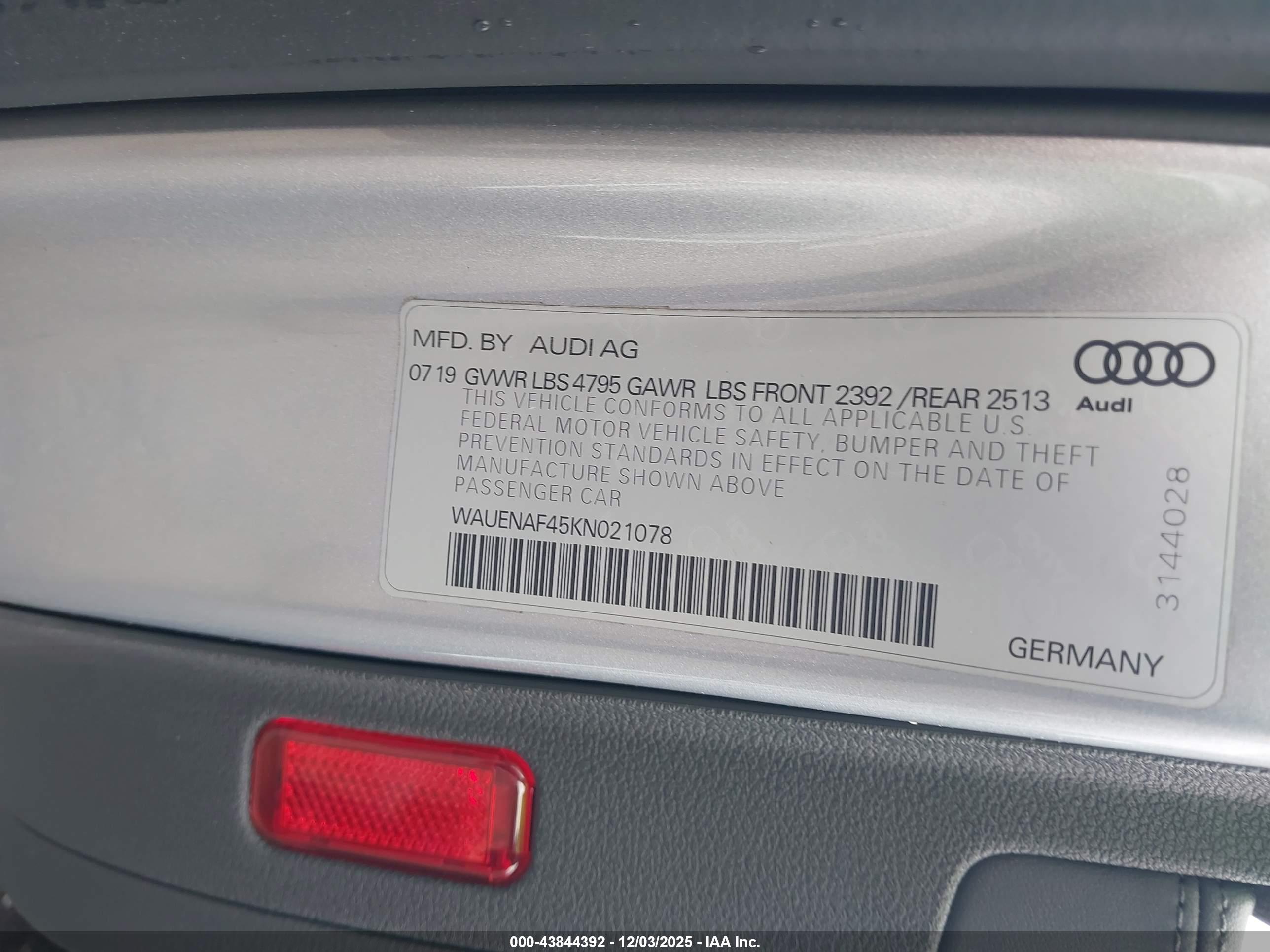 AUDI A4 image 9