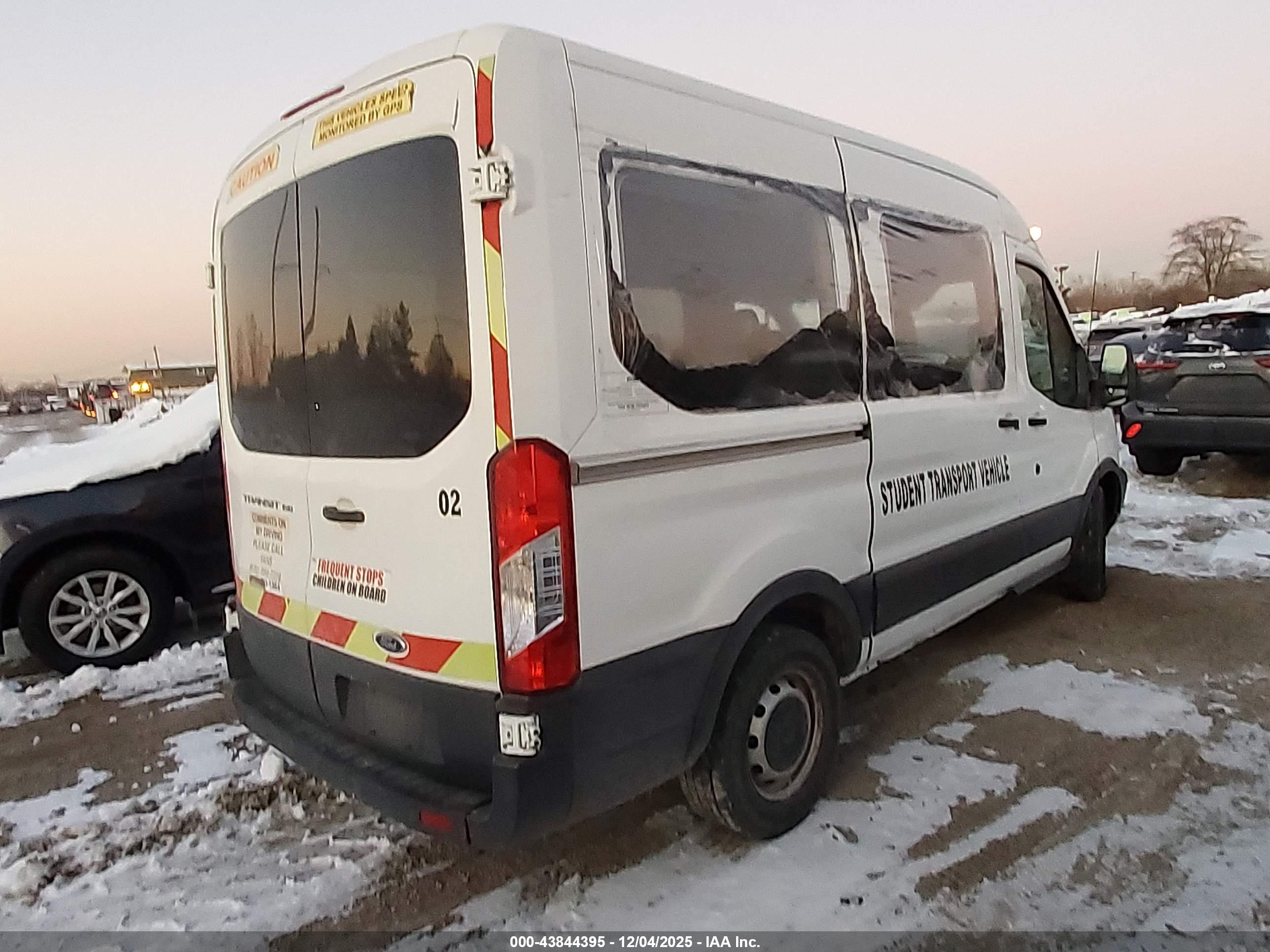 FORD TRANSIT-150 image 4