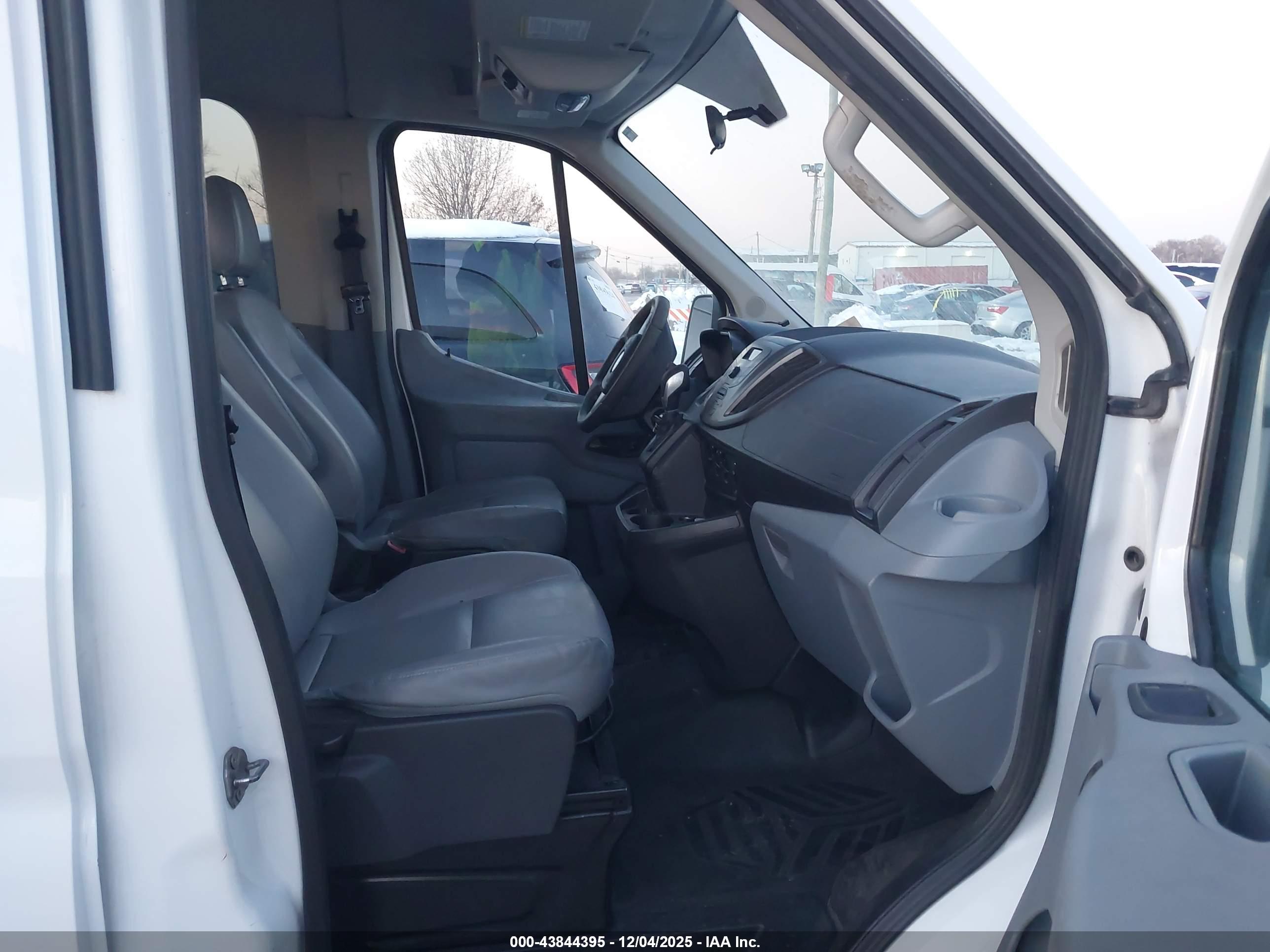 FORD TRANSIT-150 image 5