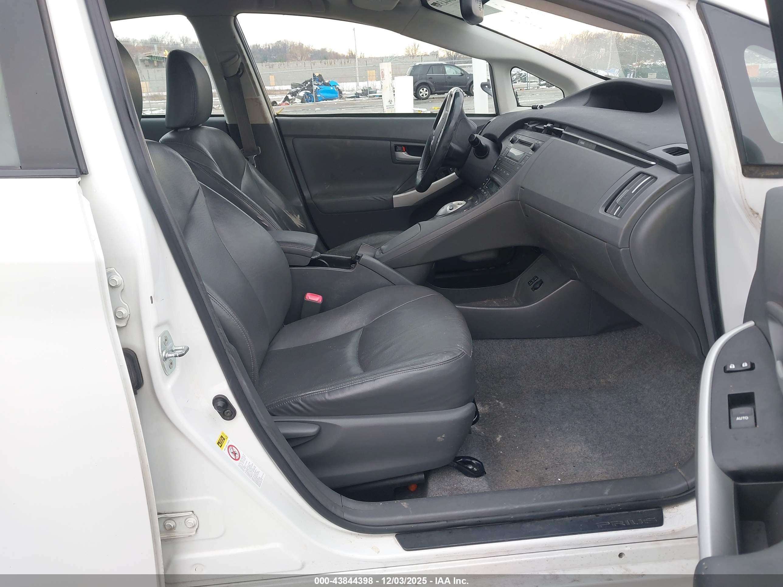 TOYOTA PRIUS image 5