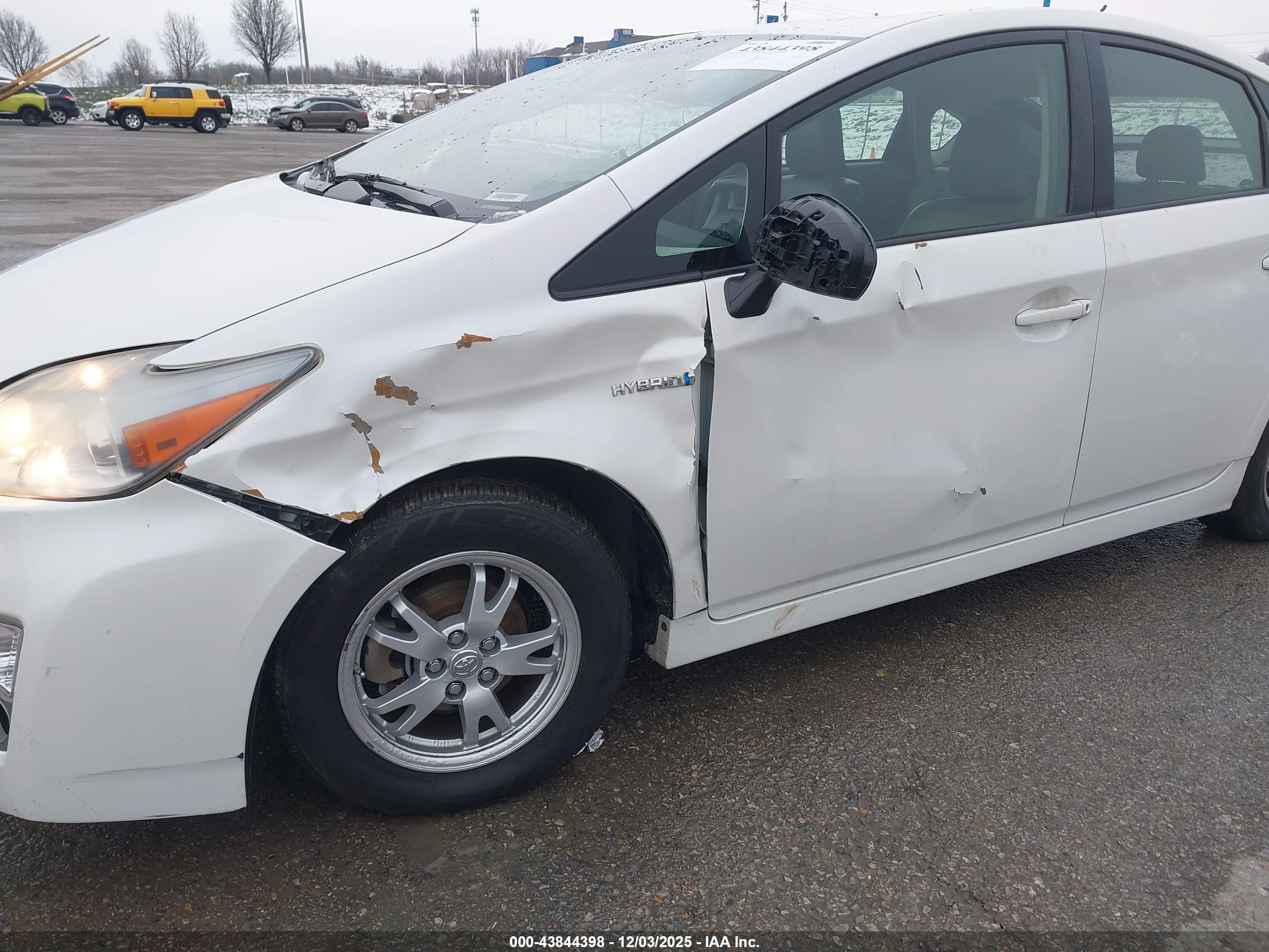 TOYOTA PRIUS image 6