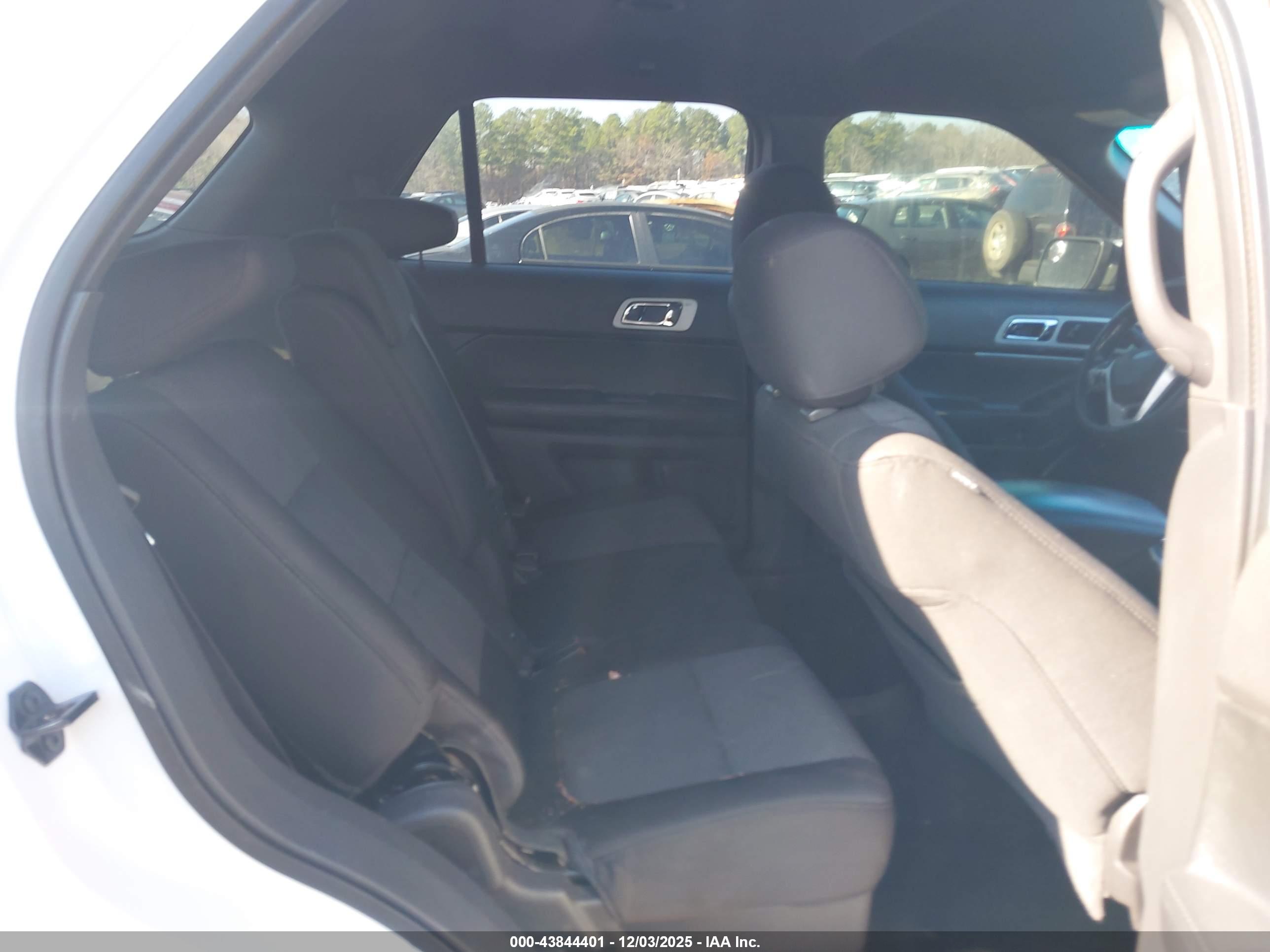 FORD EXPLORER image 8
