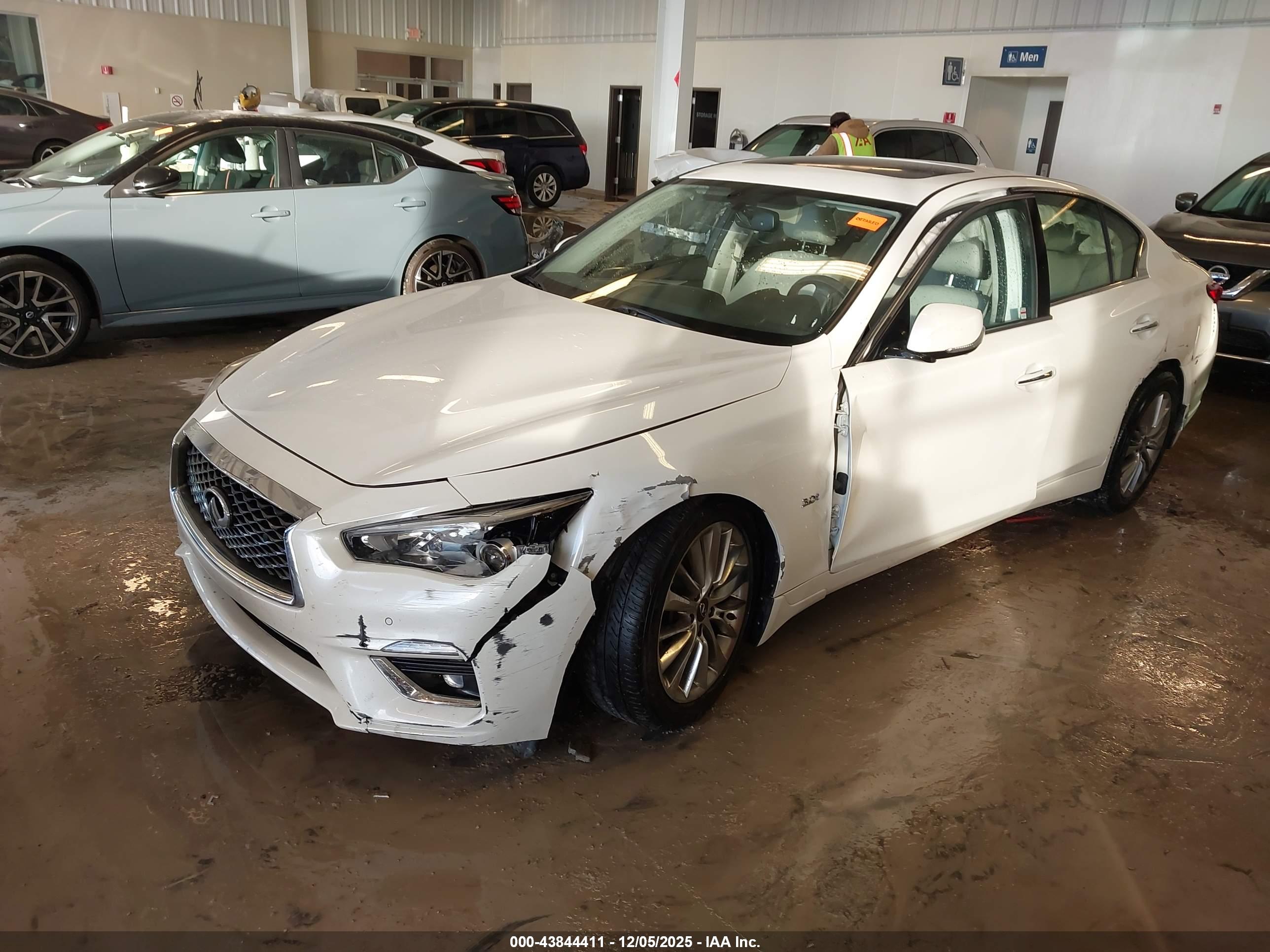 INFINITI Q50 image 2
