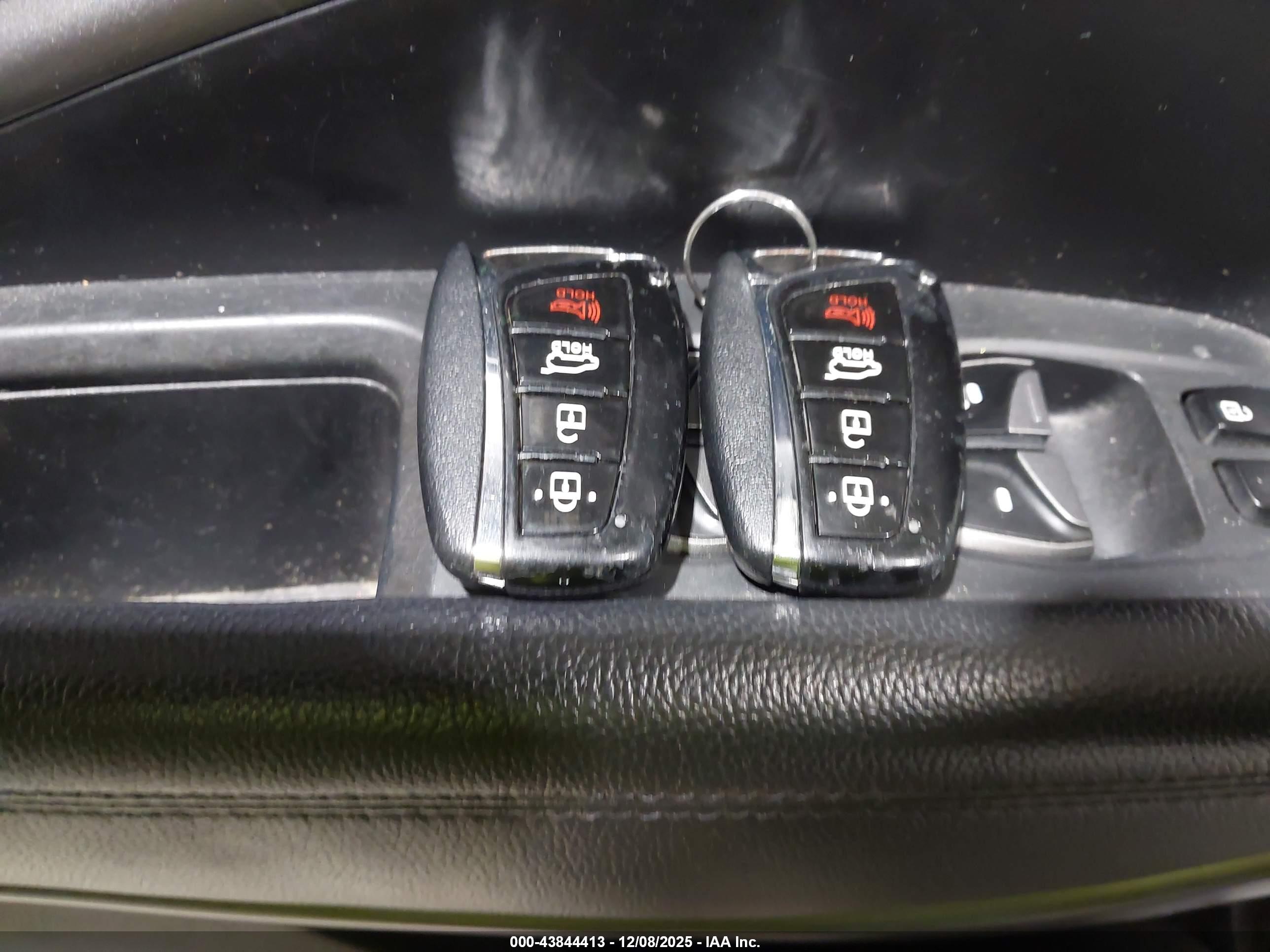 HYUNDAI SANTA image 11