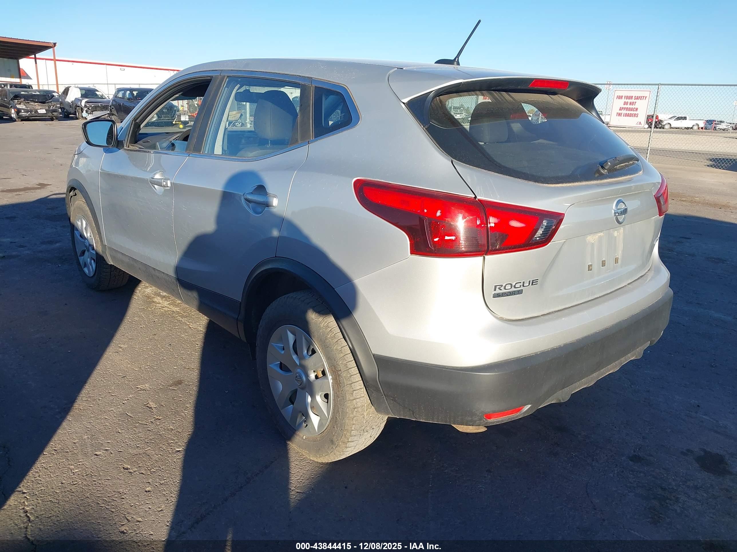 NISSAN ROGUE image 3
