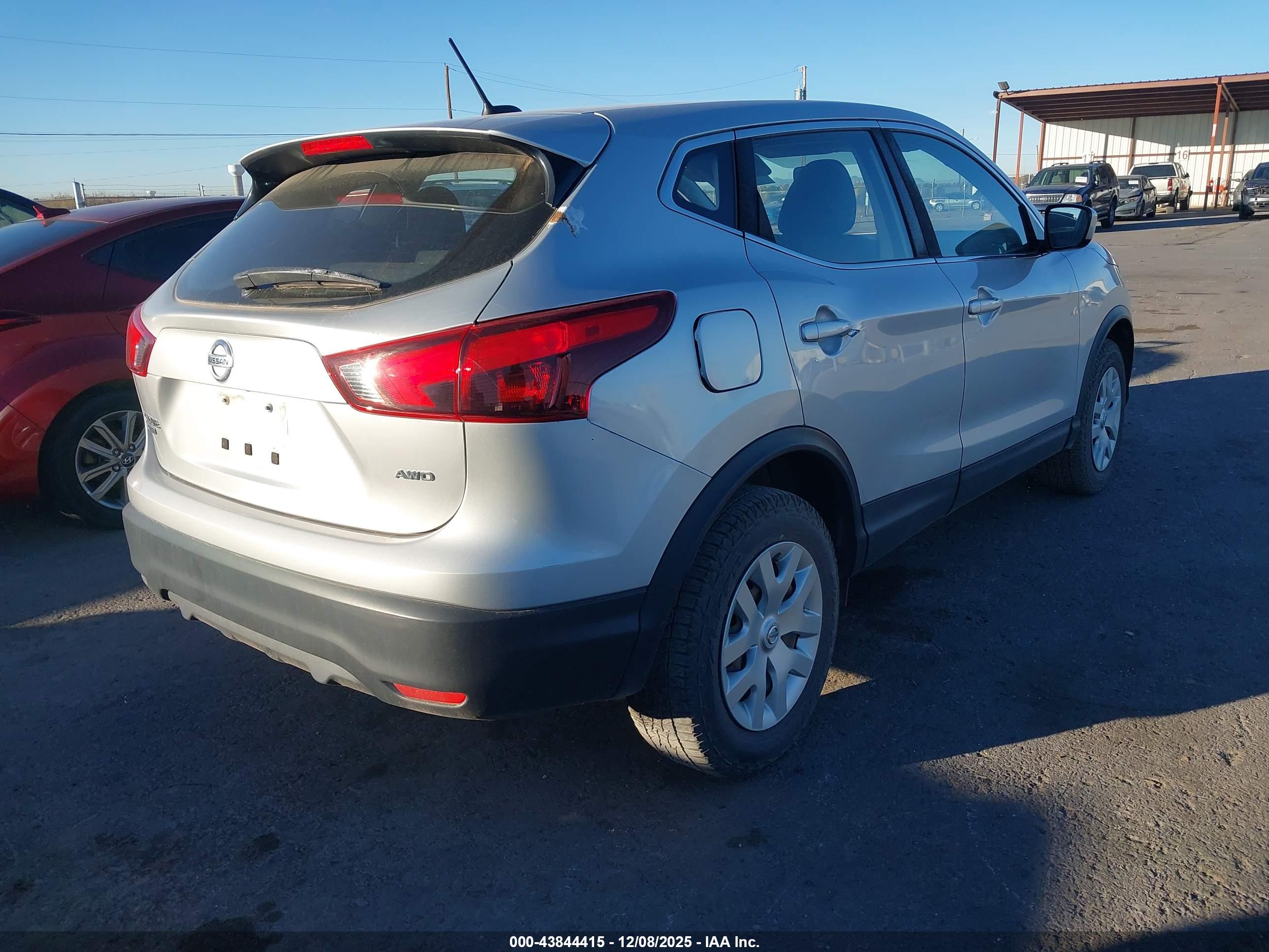 NISSAN ROGUE image 4