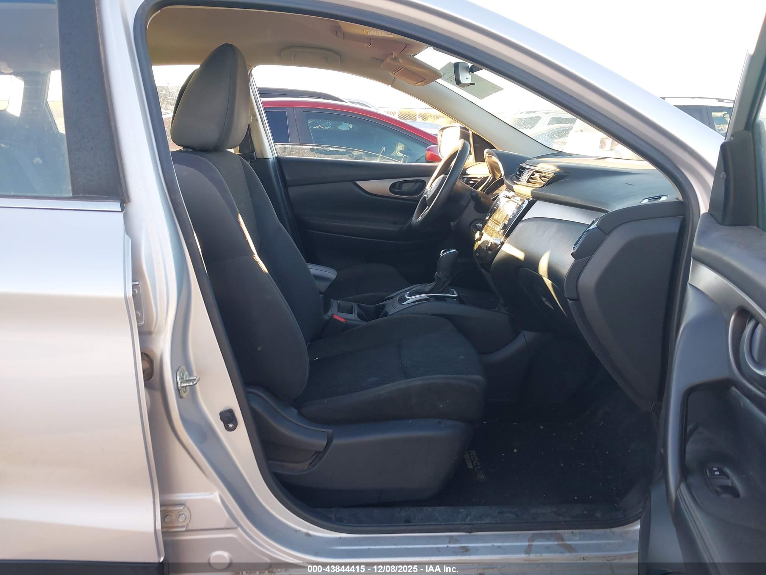 NISSAN ROGUE image 5
