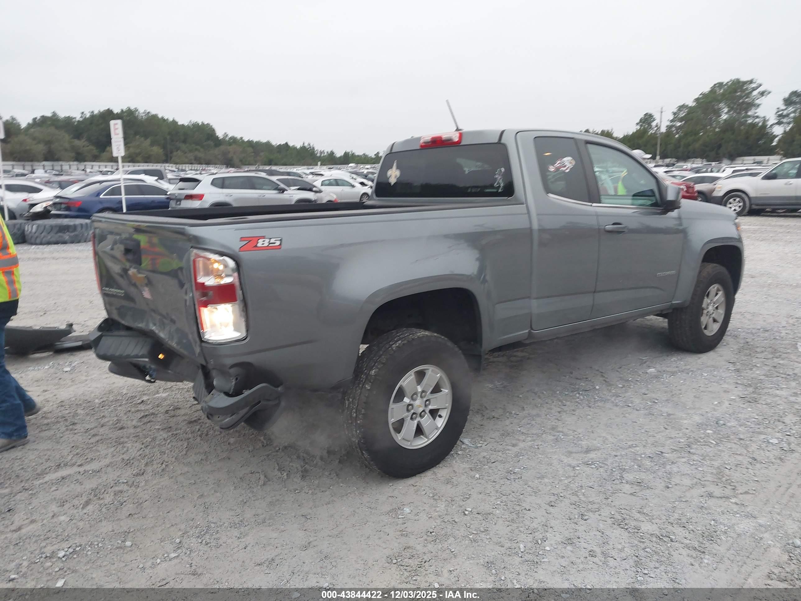 CHEVROLET COLORADO image 4