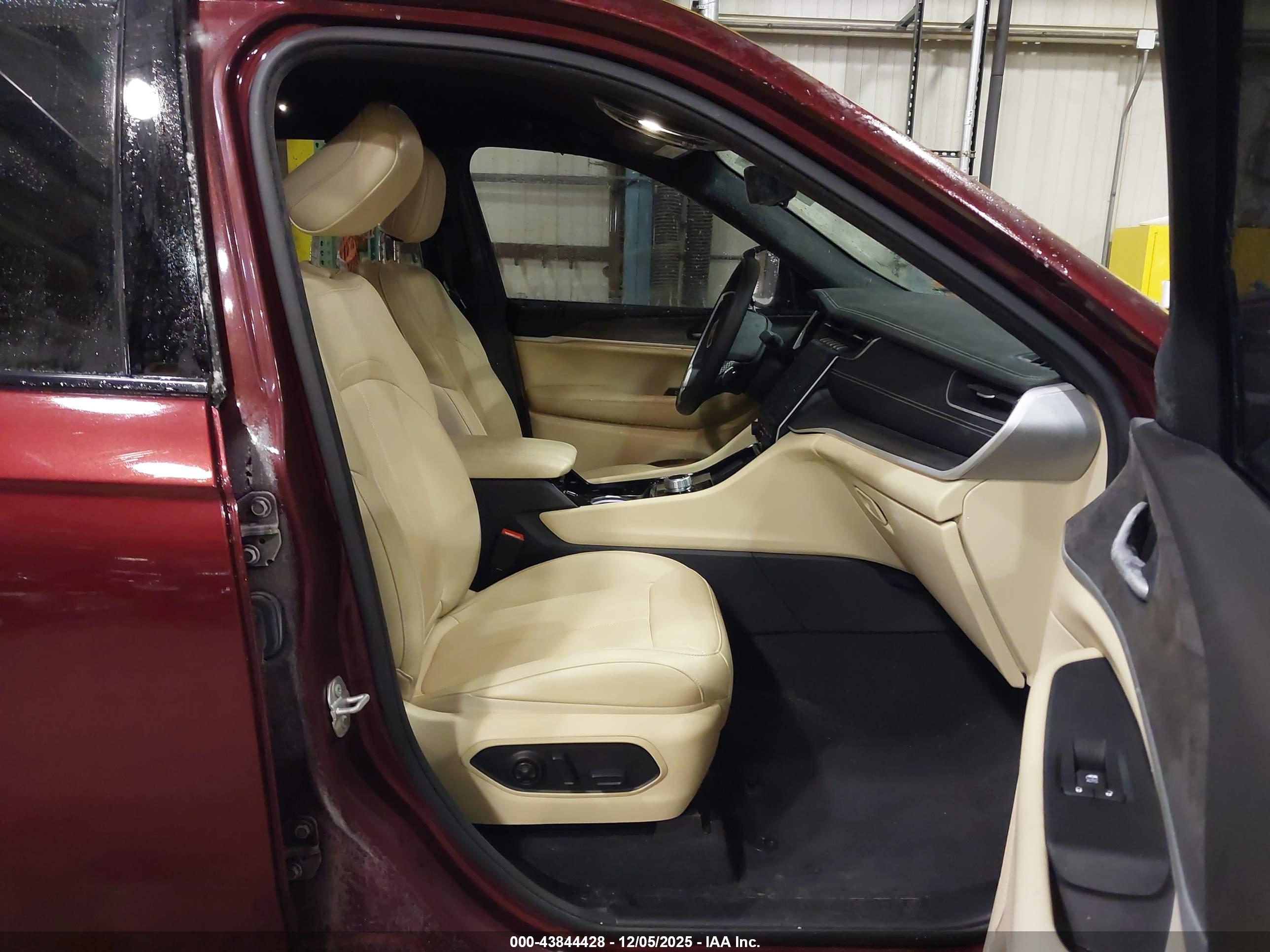 JEEP GRAND image 5