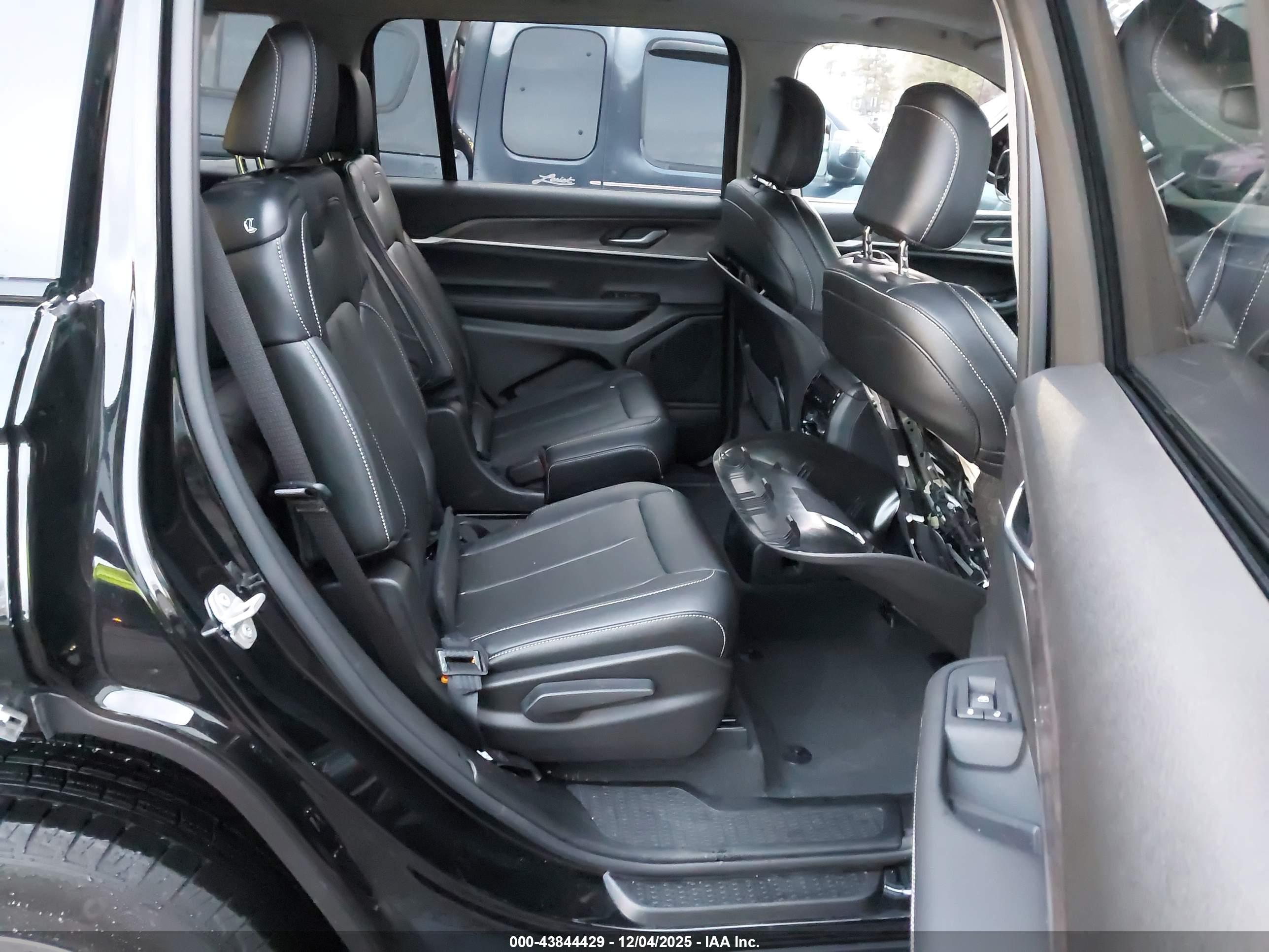JEEP GRAND image 8