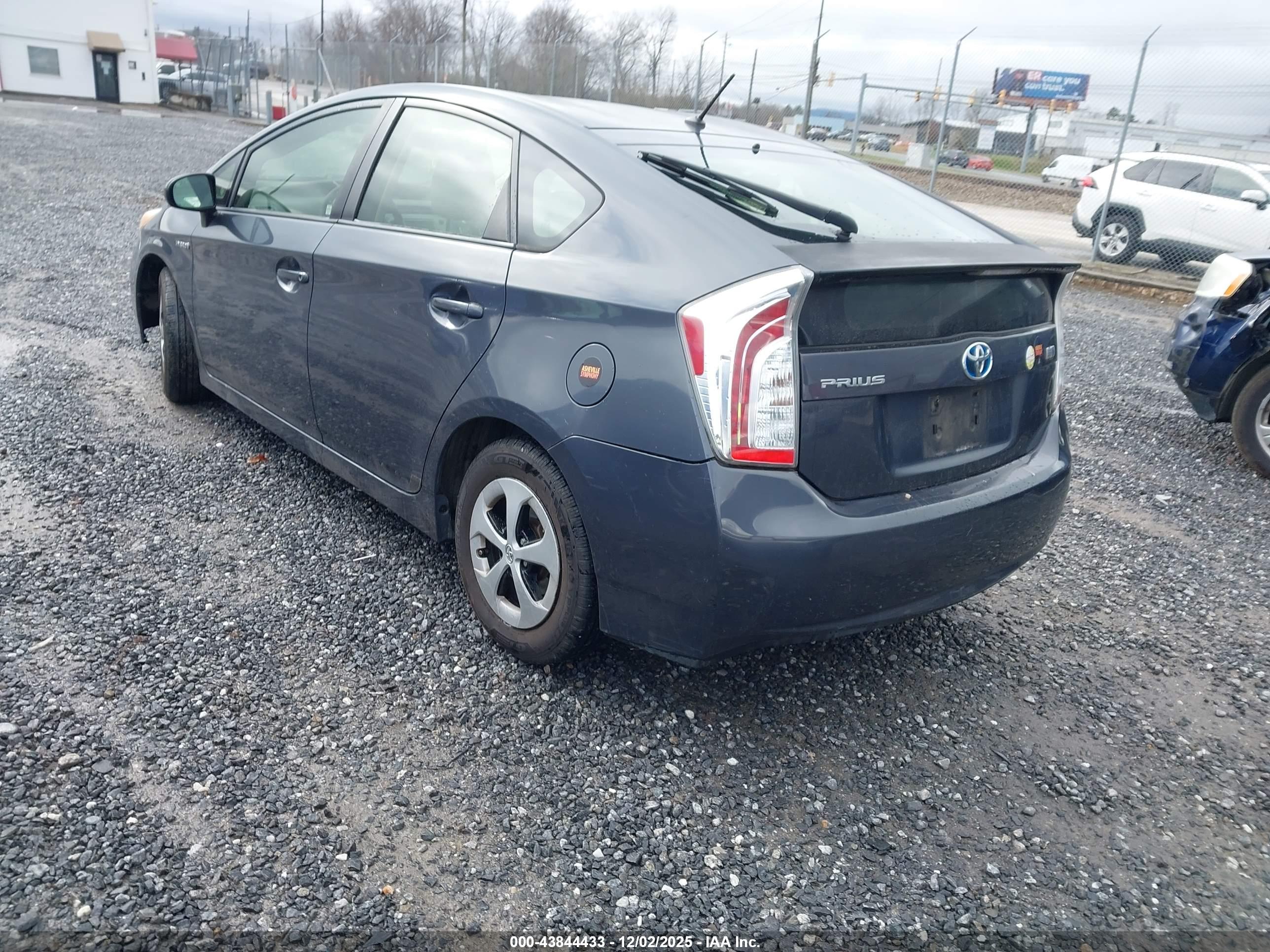 TOYOTA PRIUS image 3