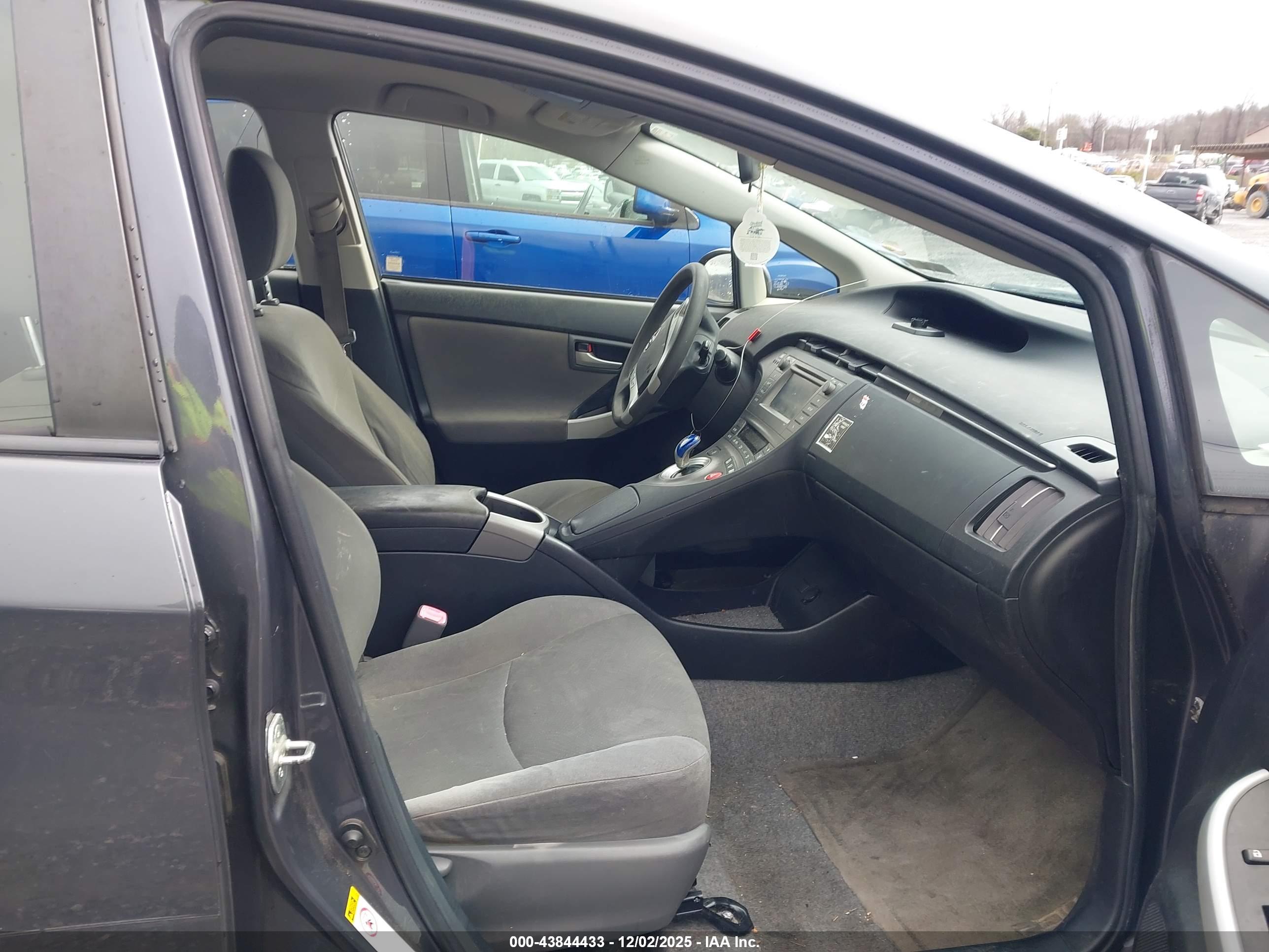 TOYOTA PRIUS image 5