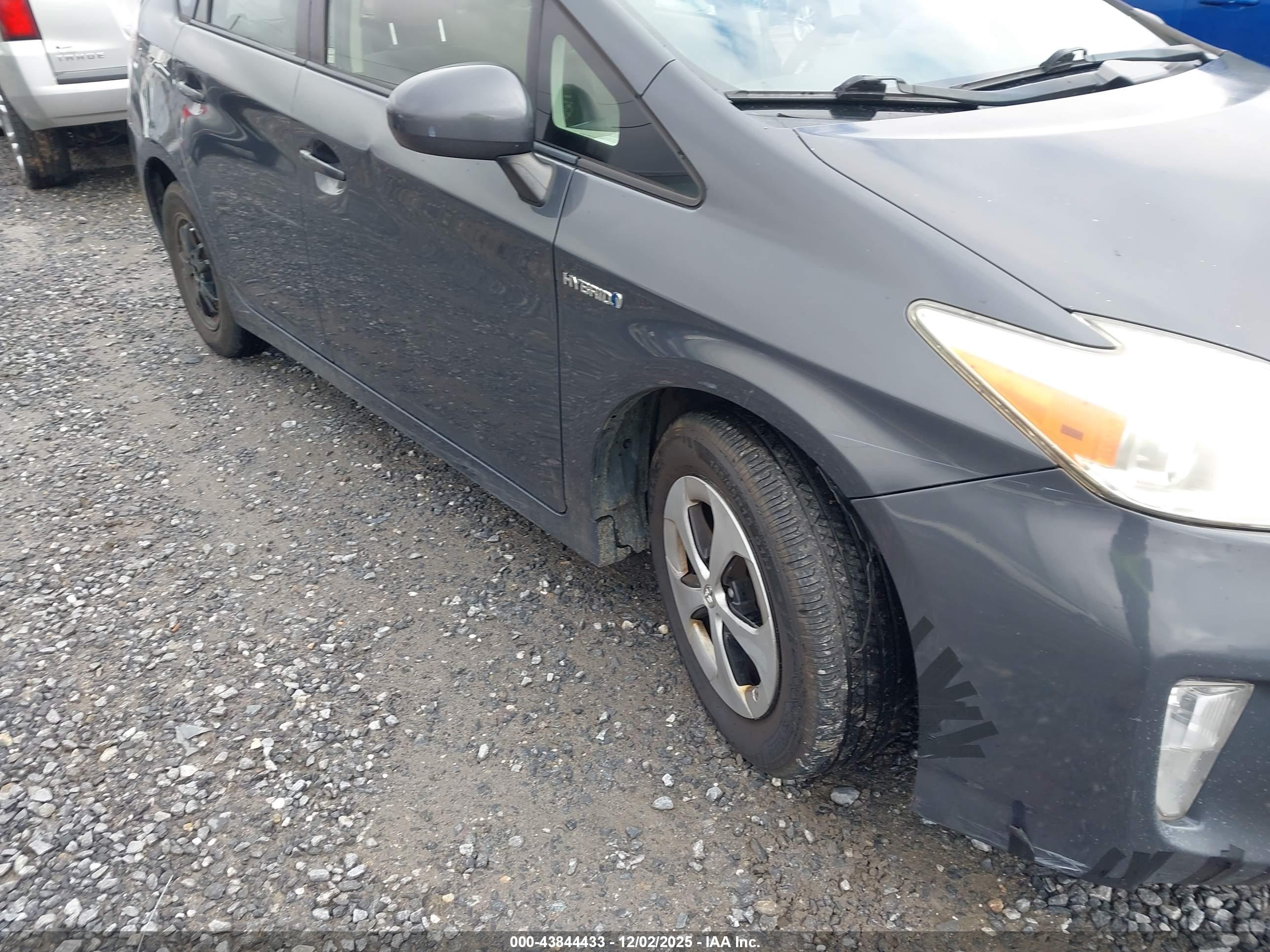TOYOTA PRIUS image 6