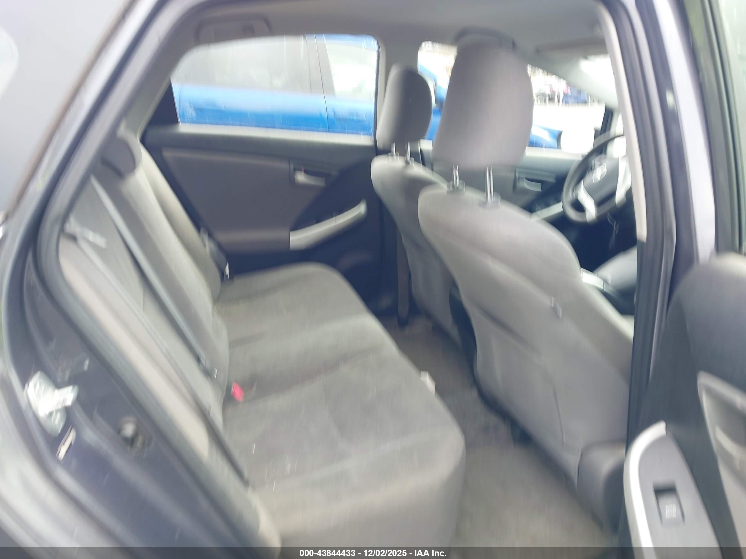 TOYOTA PRIUS image 8
