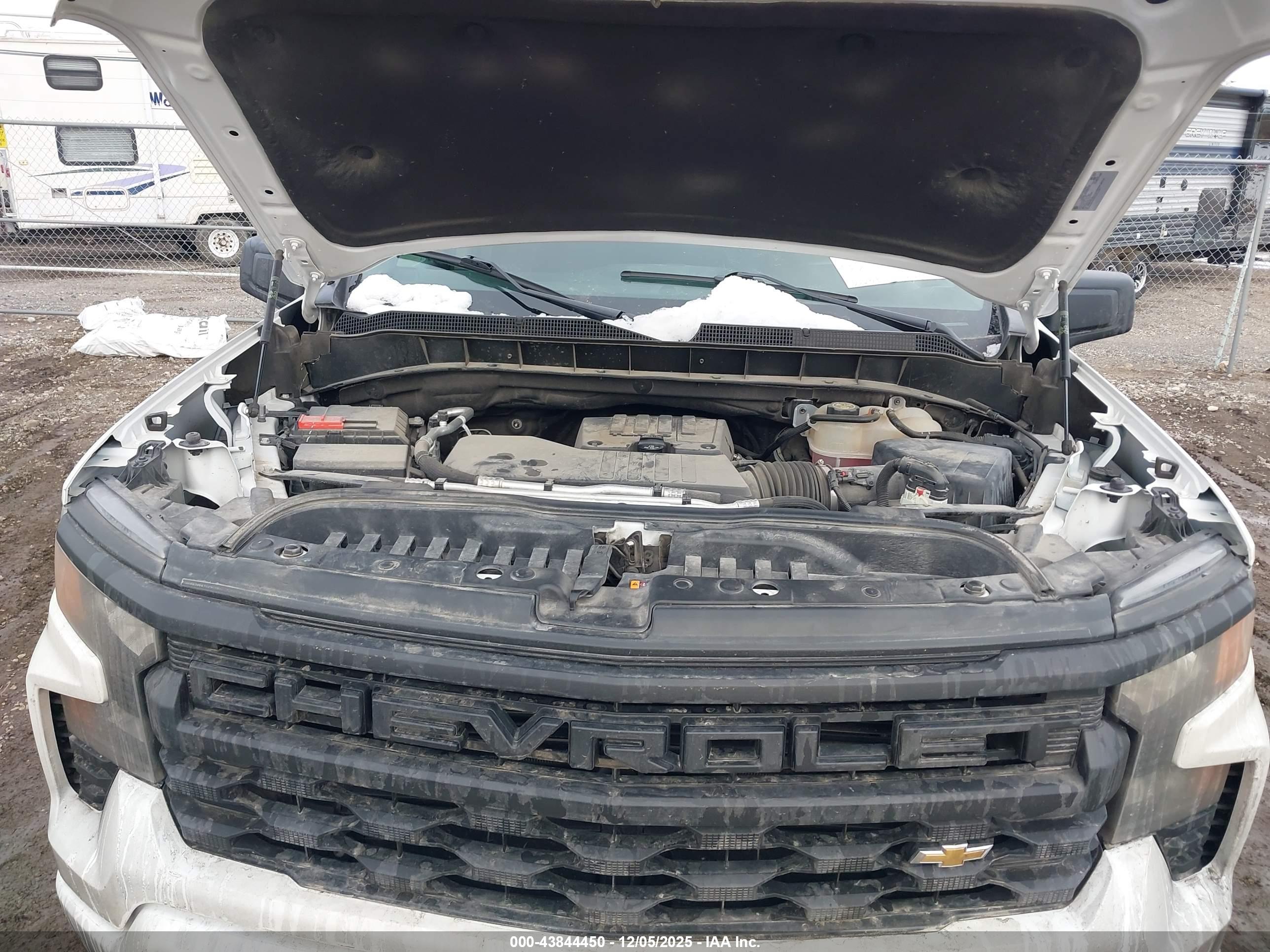 CHEVROLET SILVERADO image 10