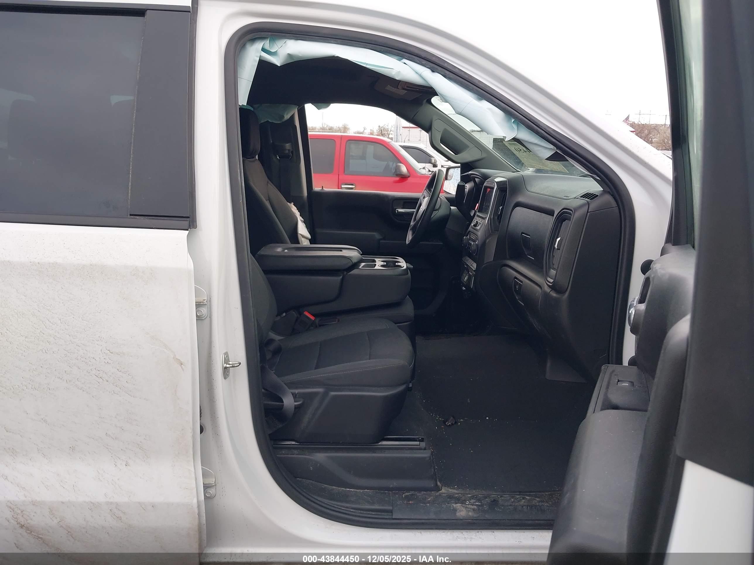 CHEVROLET SILVERADO image 5
