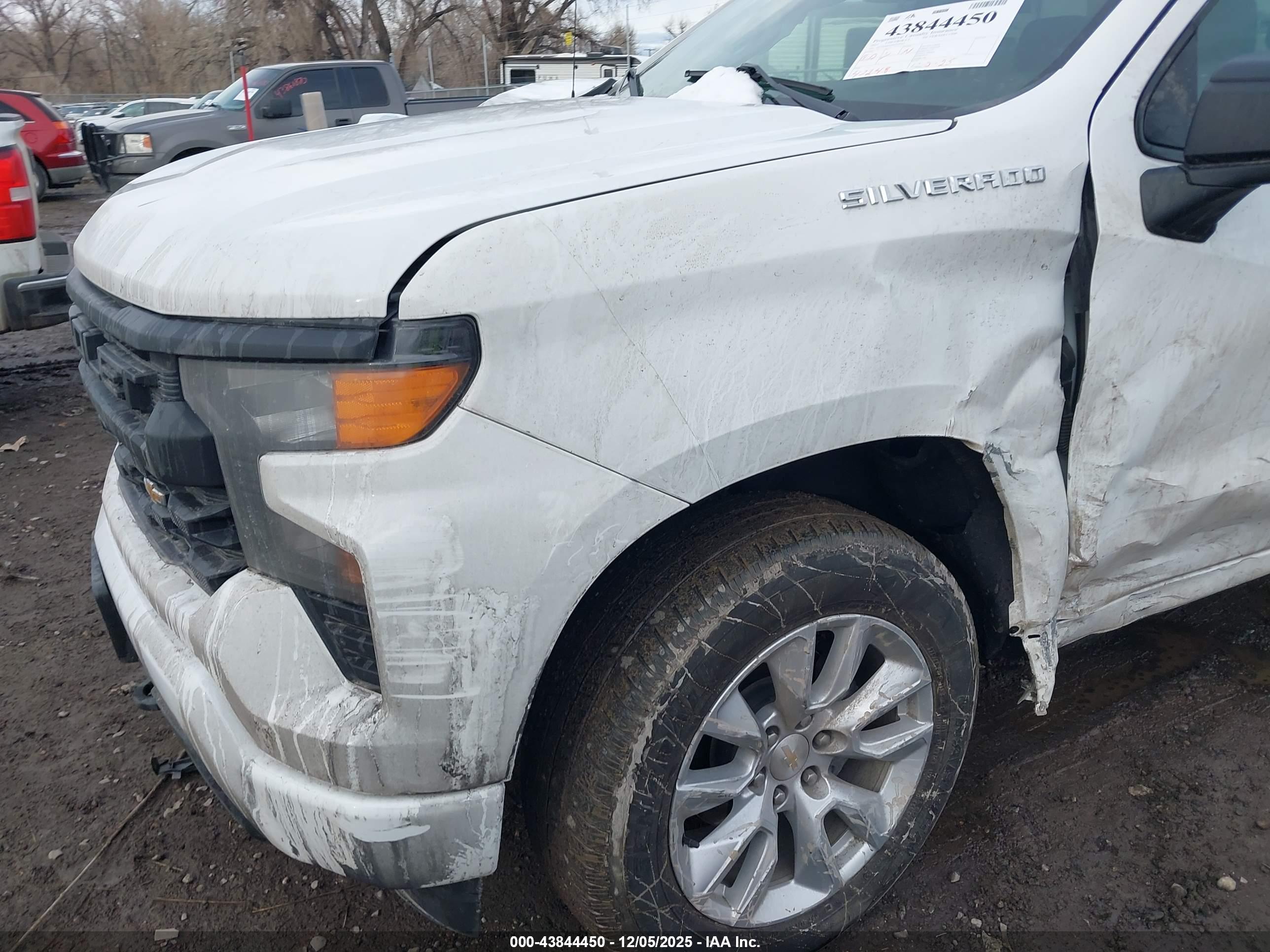 CHEVROLET SILVERADO image 6
