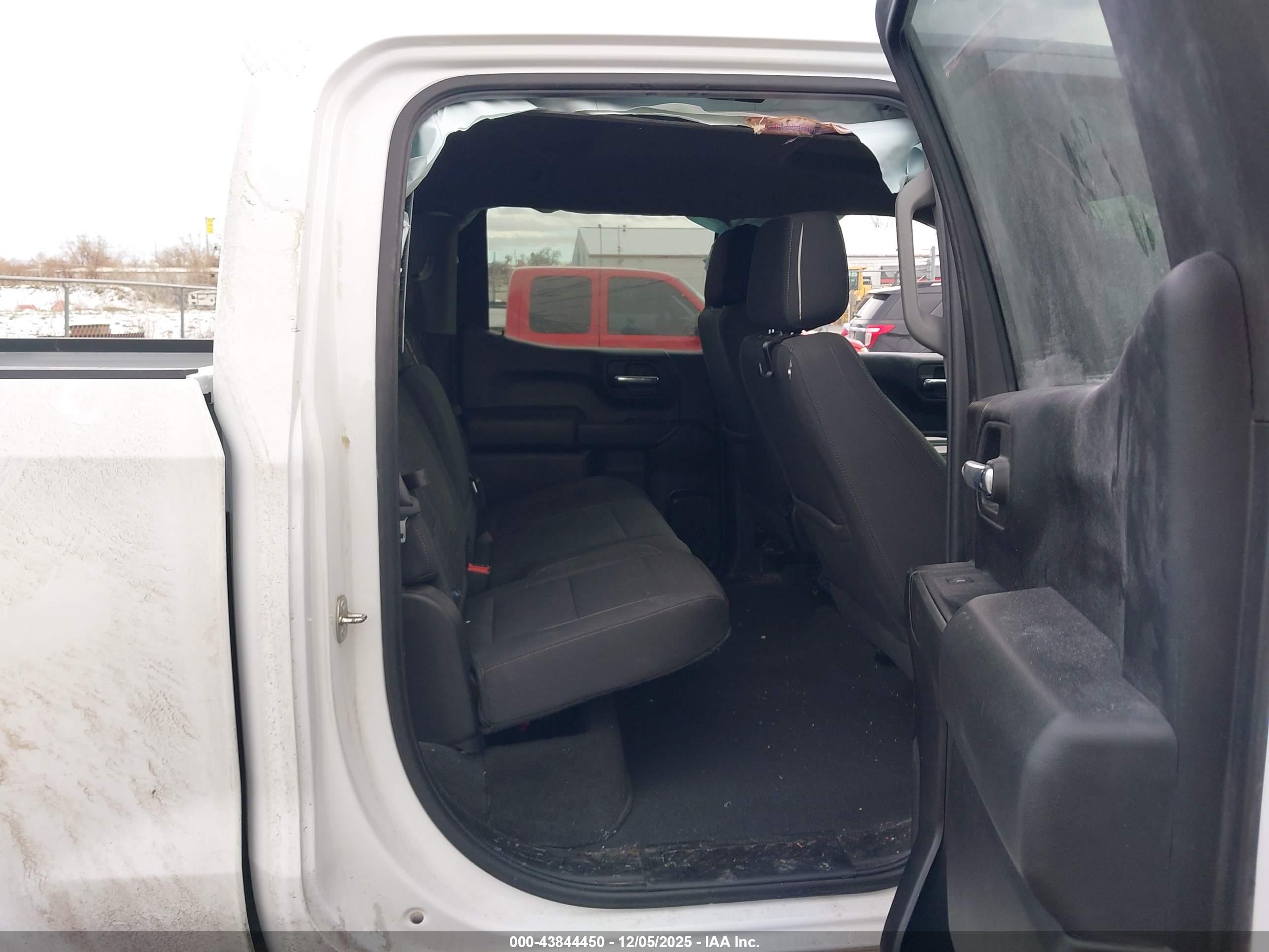 CHEVROLET SILVERADO image 8