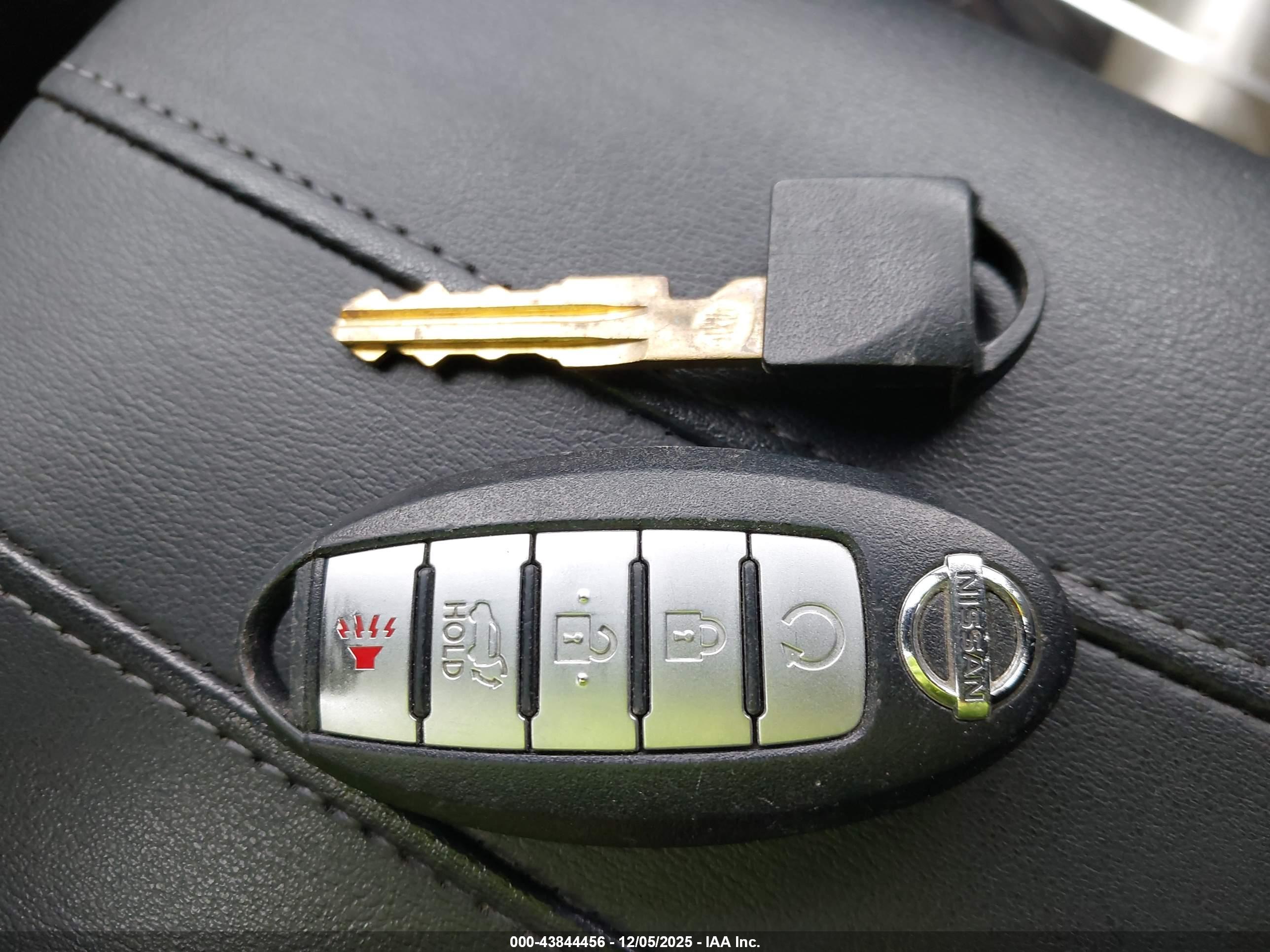 NISSAN ROGUE image 11