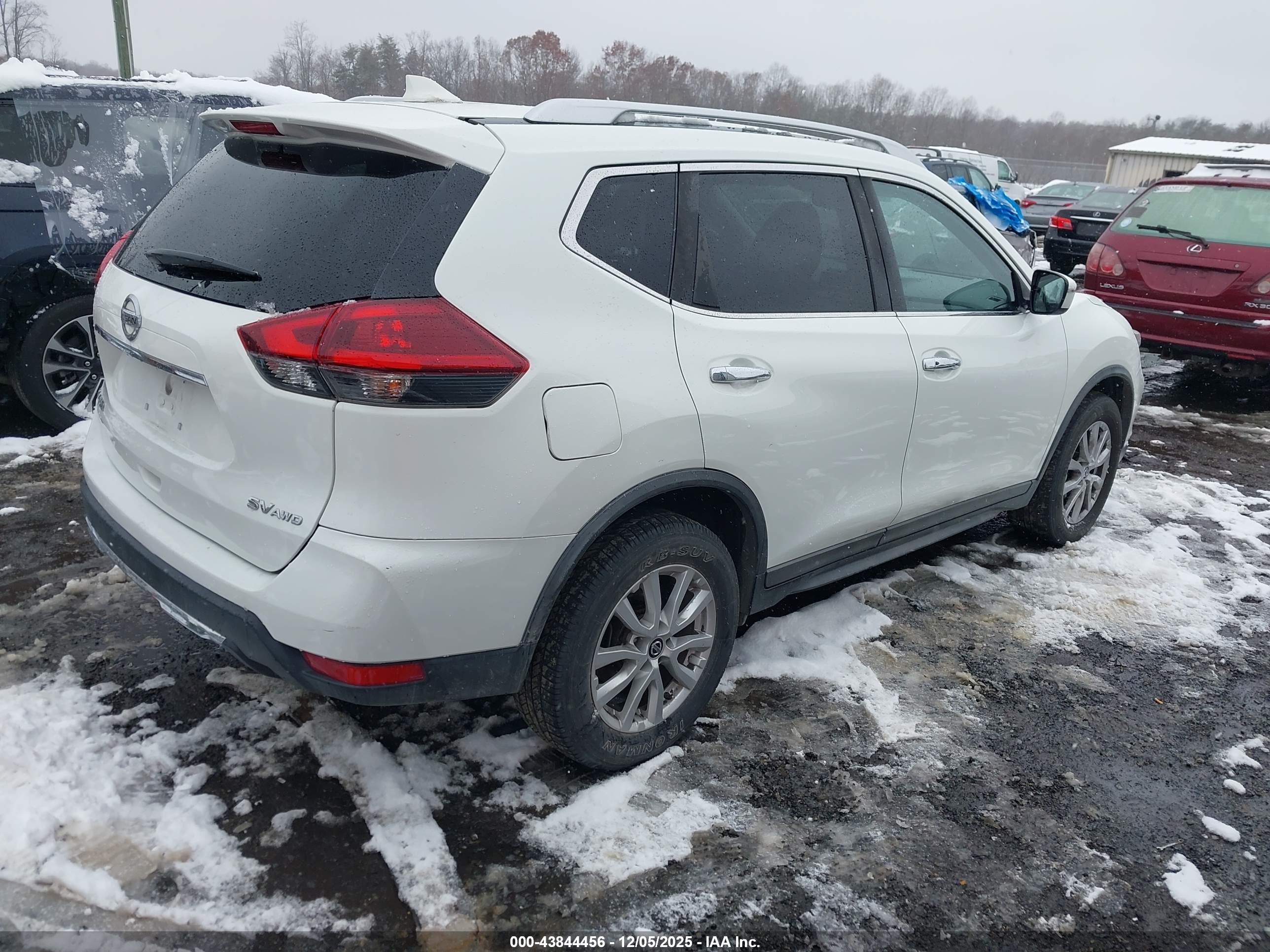 NISSAN ROGUE image 4