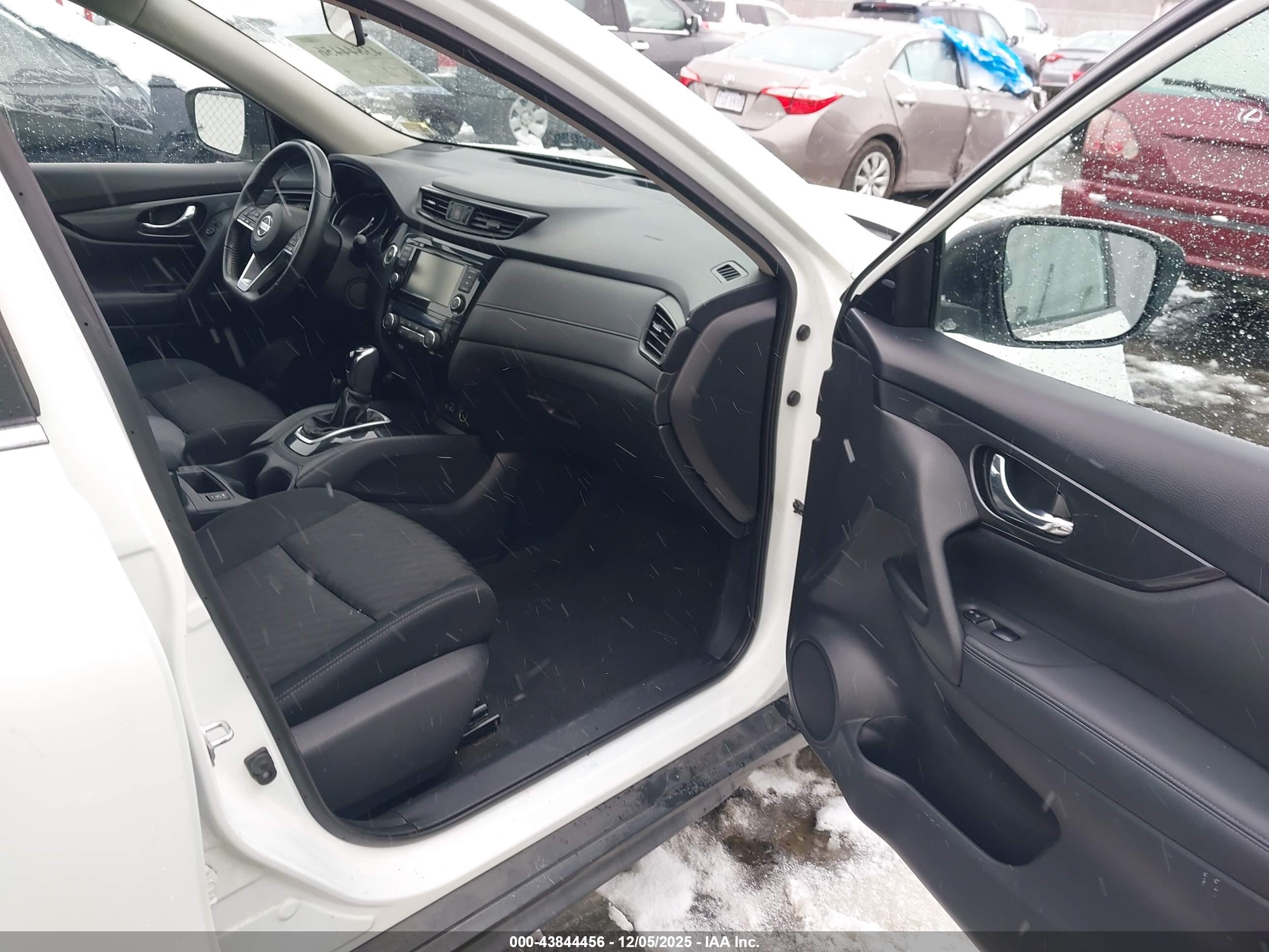 NISSAN ROGUE image 5