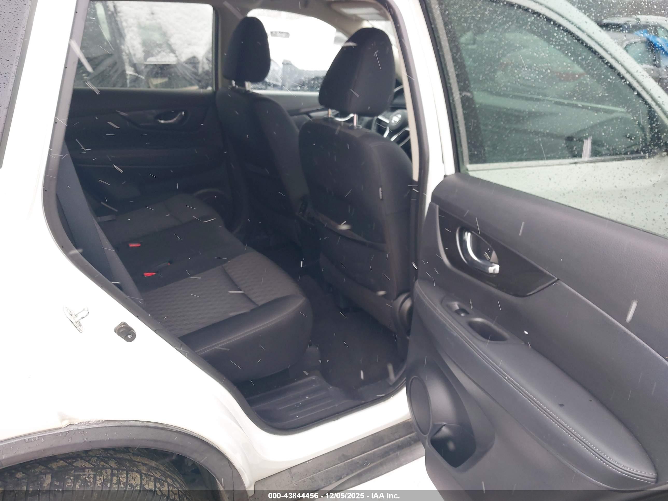 NISSAN ROGUE image 8