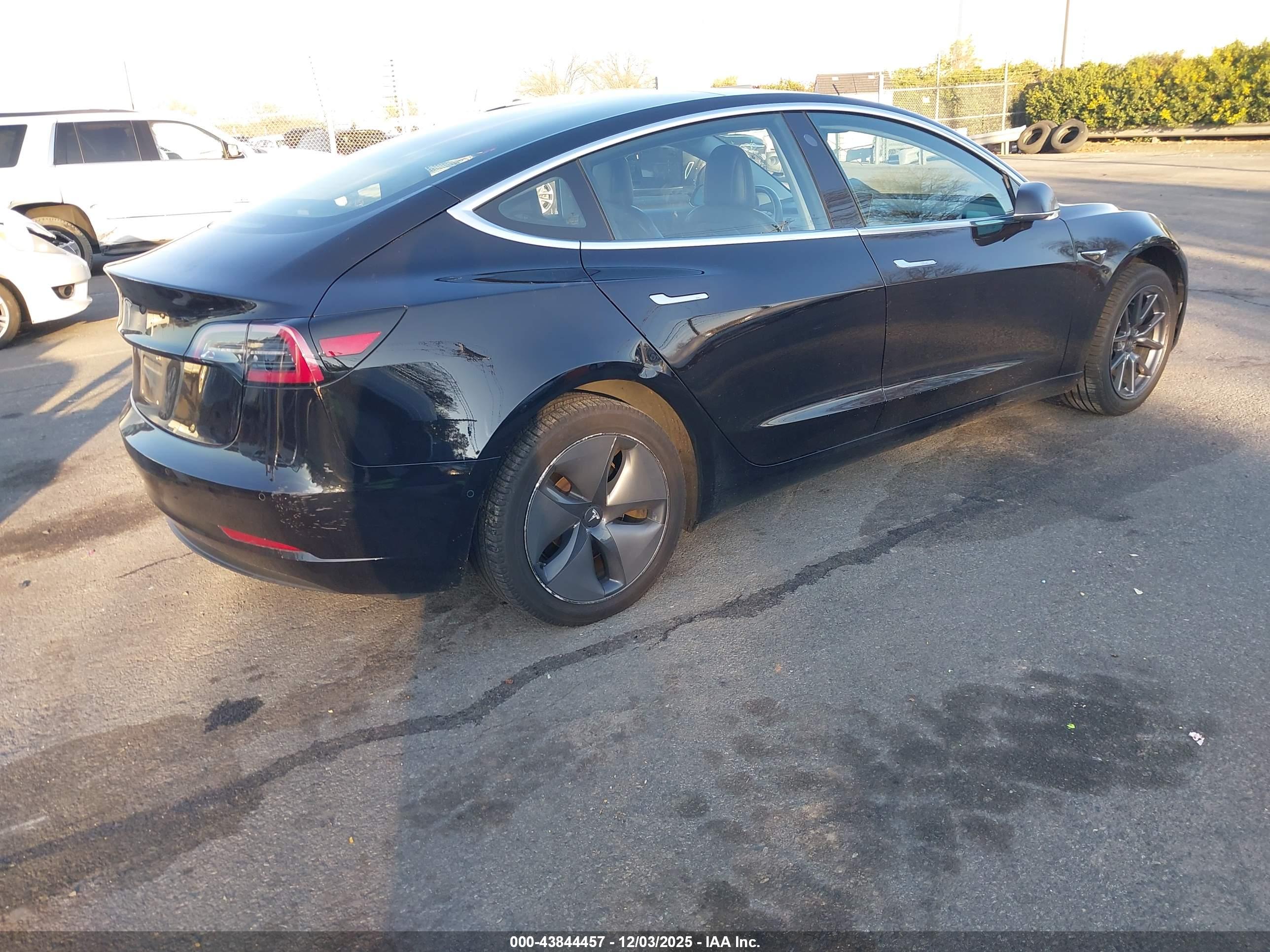TESLA MODEL image 4