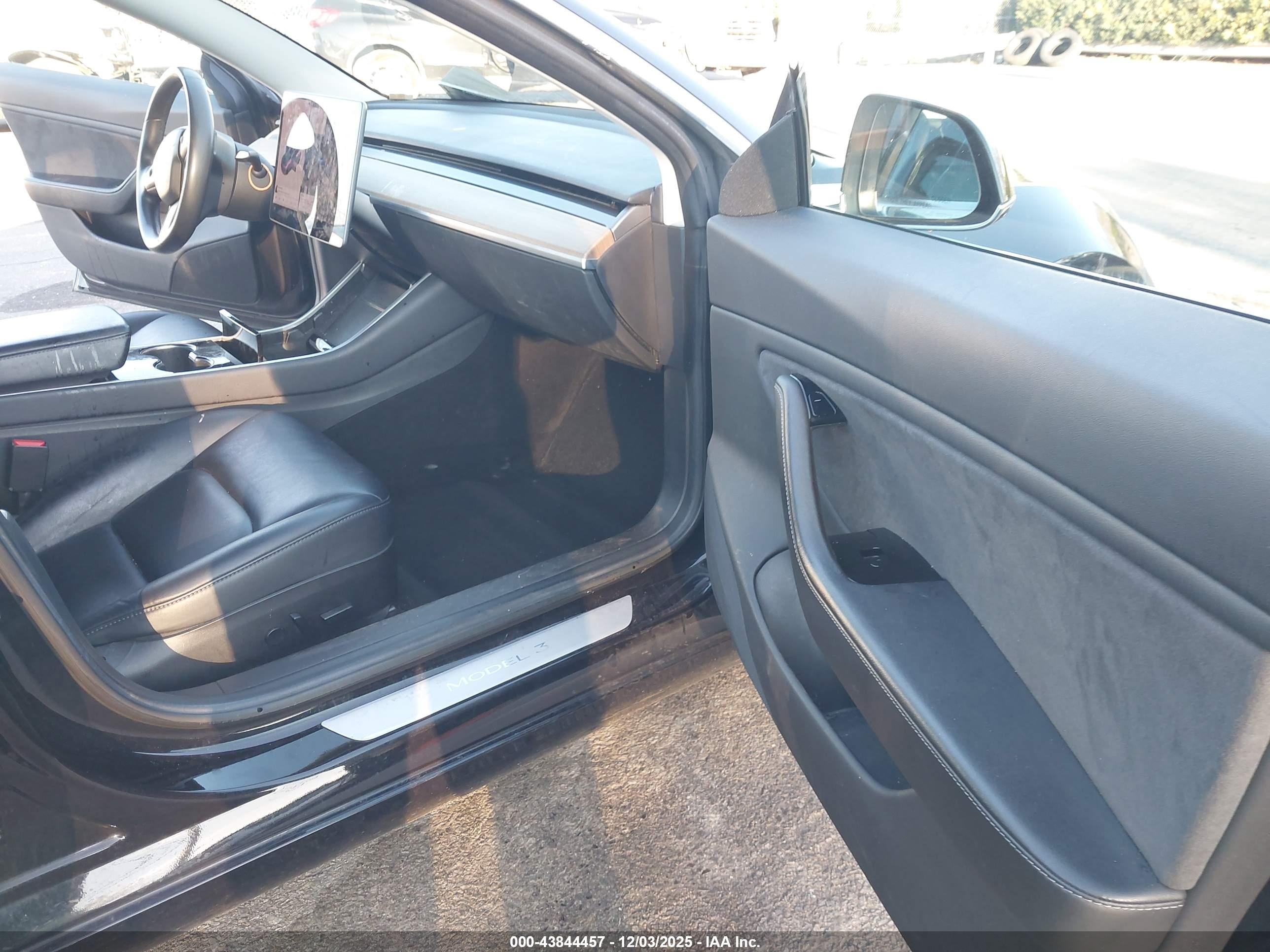 TESLA MODEL image 5