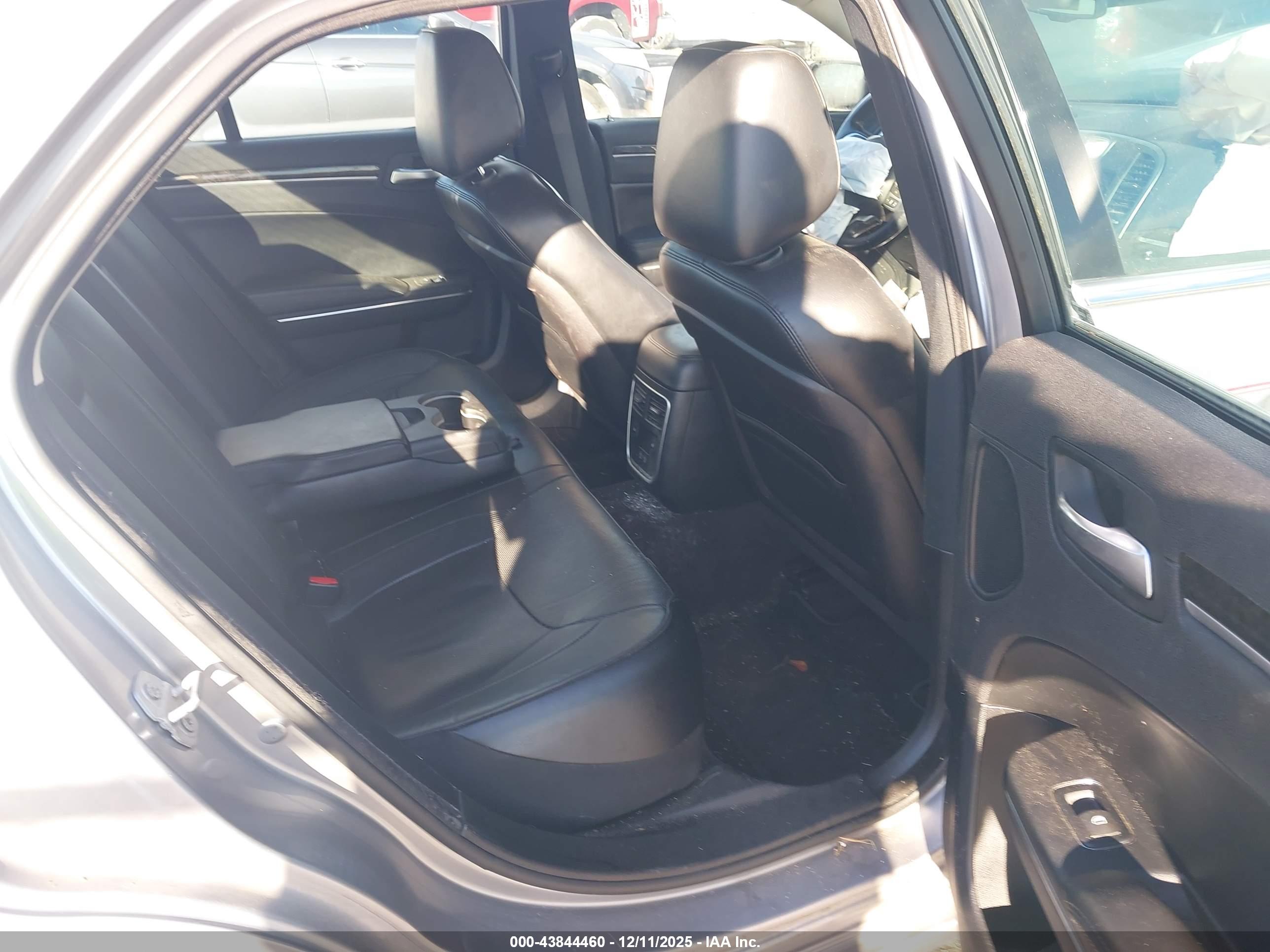 CHRYSLER 300C image 8