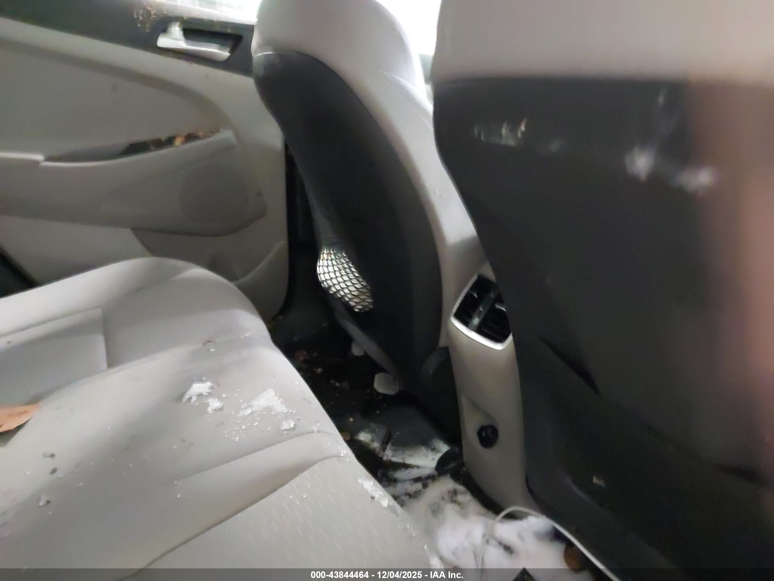 HYUNDAI TUCSON image 8