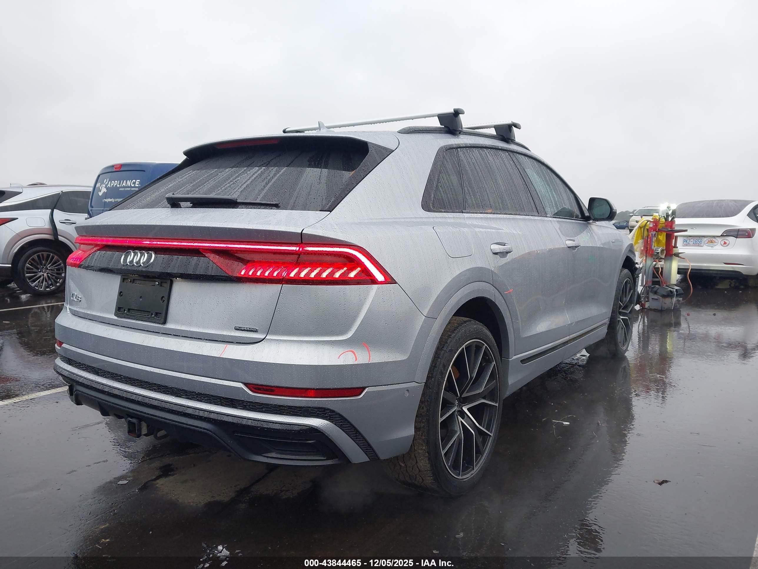 AUDI Q8 image 4