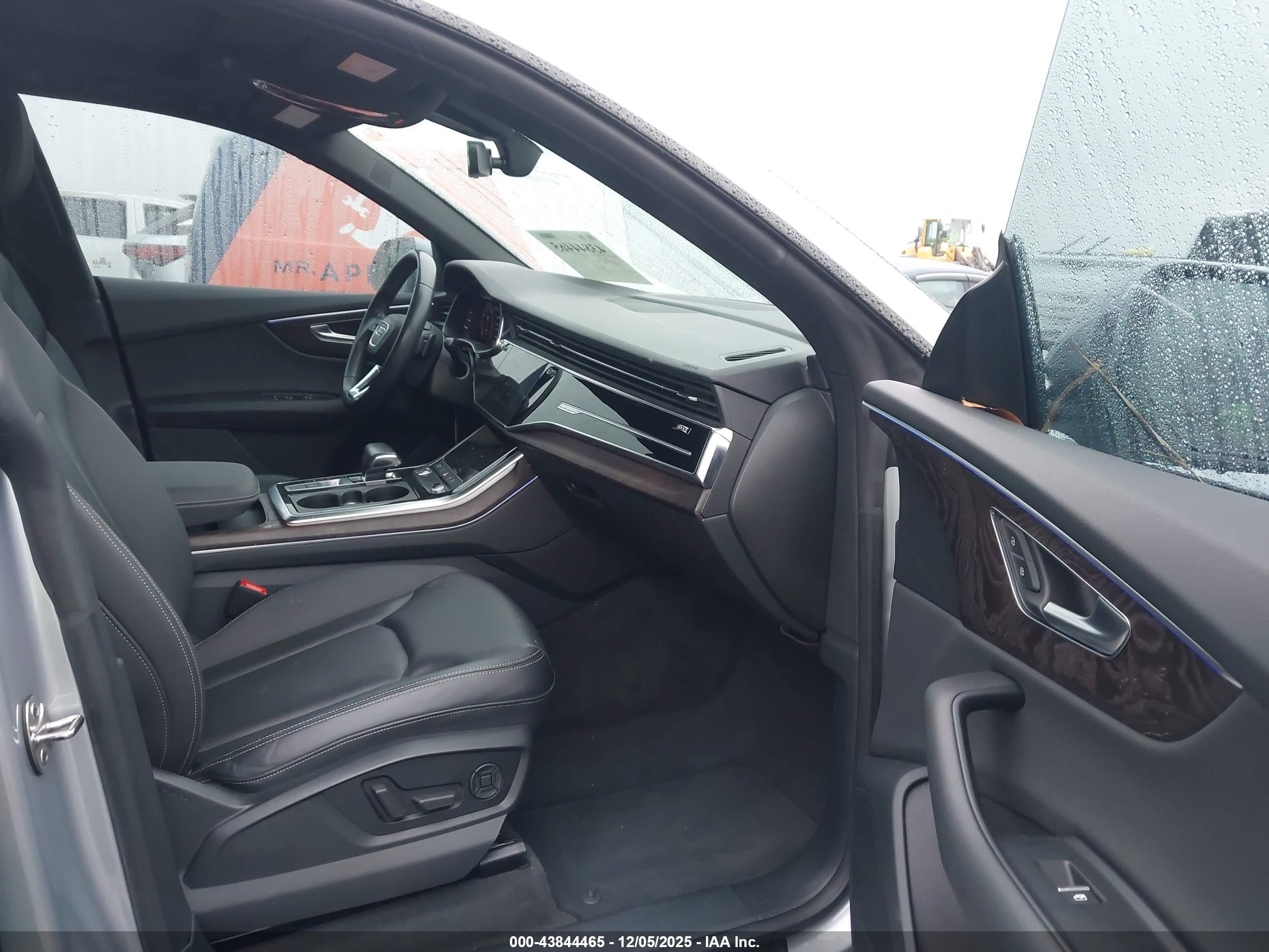 AUDI Q8 image 5