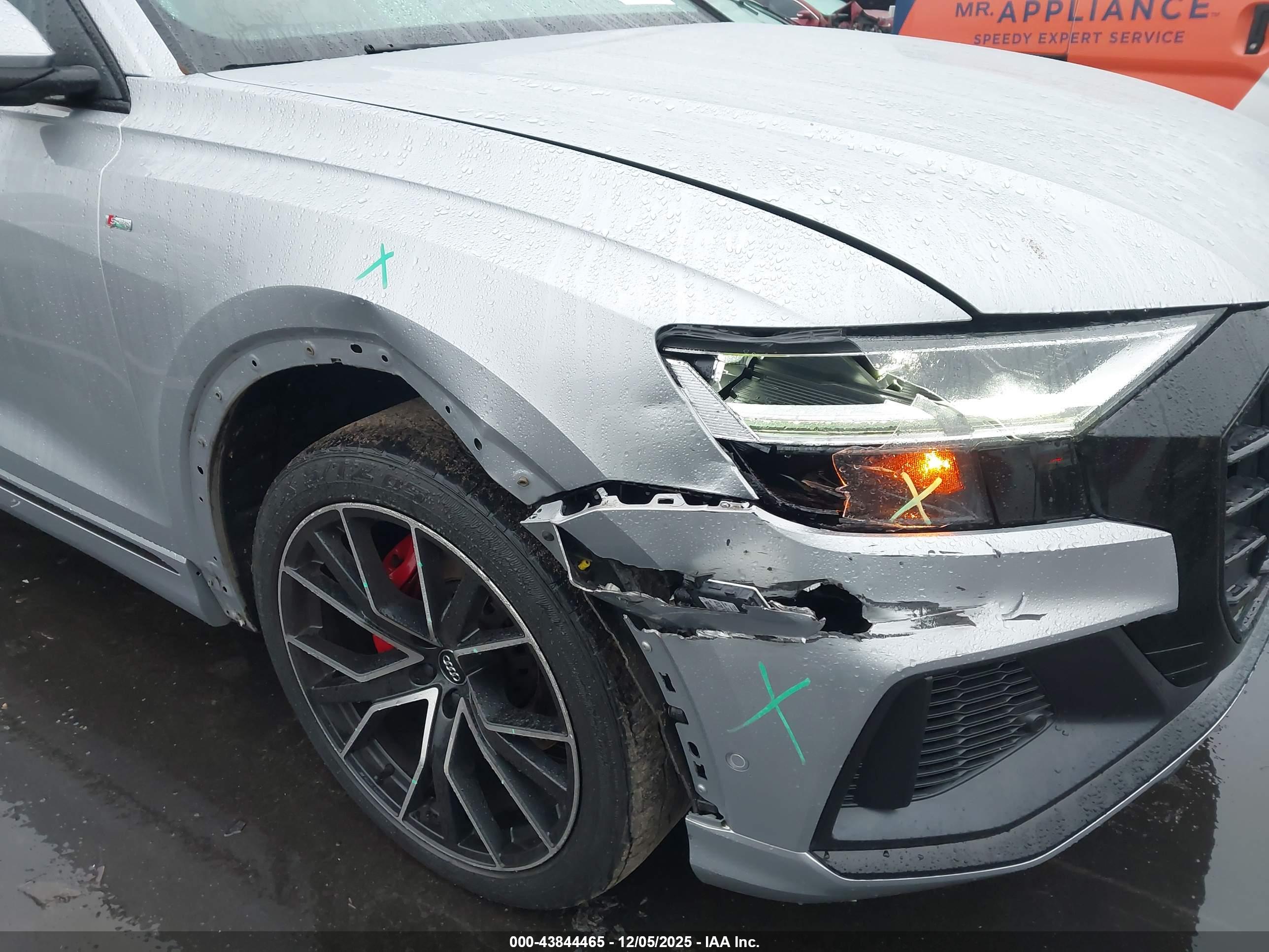 AUDI Q8 image 6