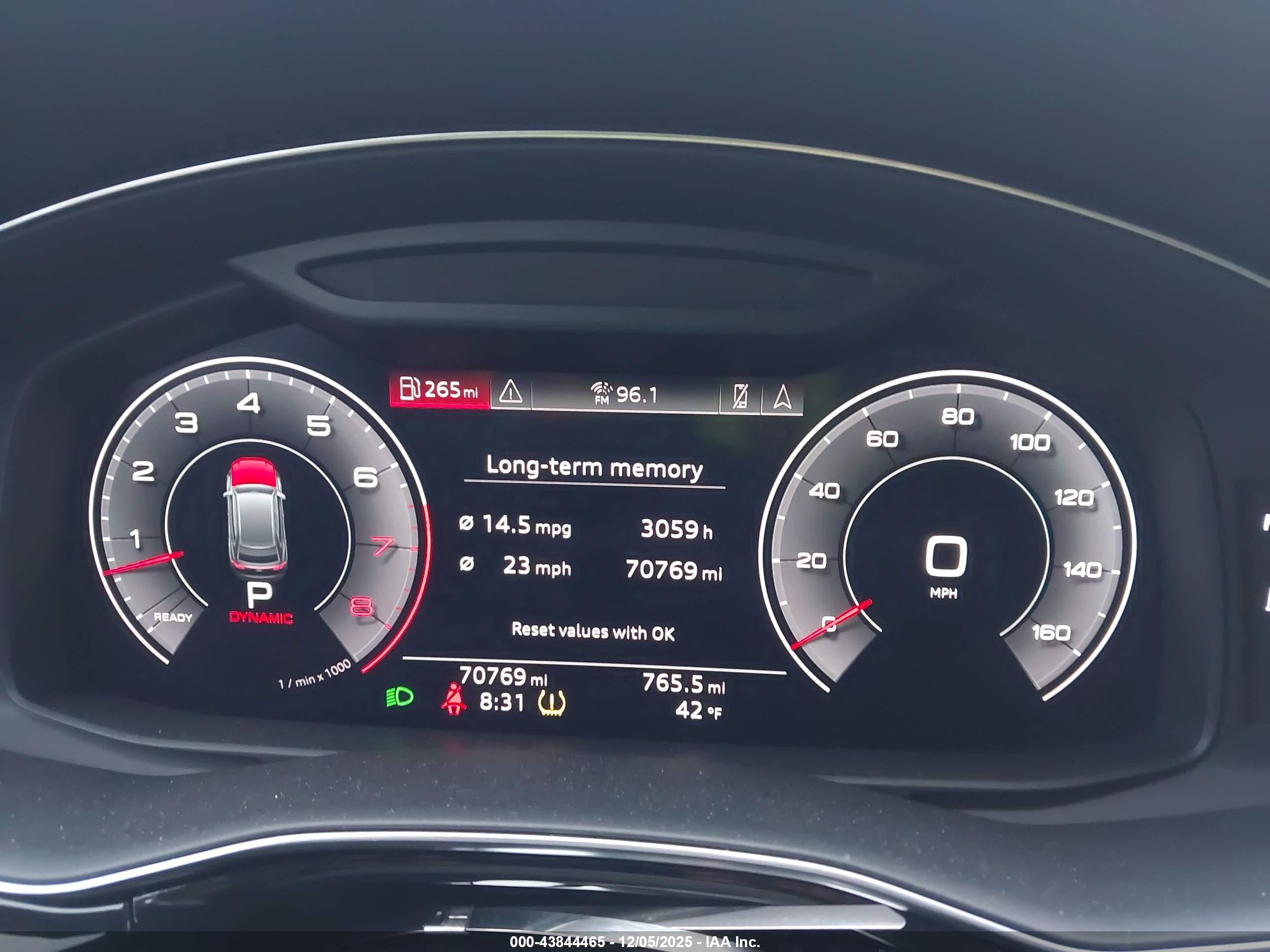 AUDI Q8 image 7