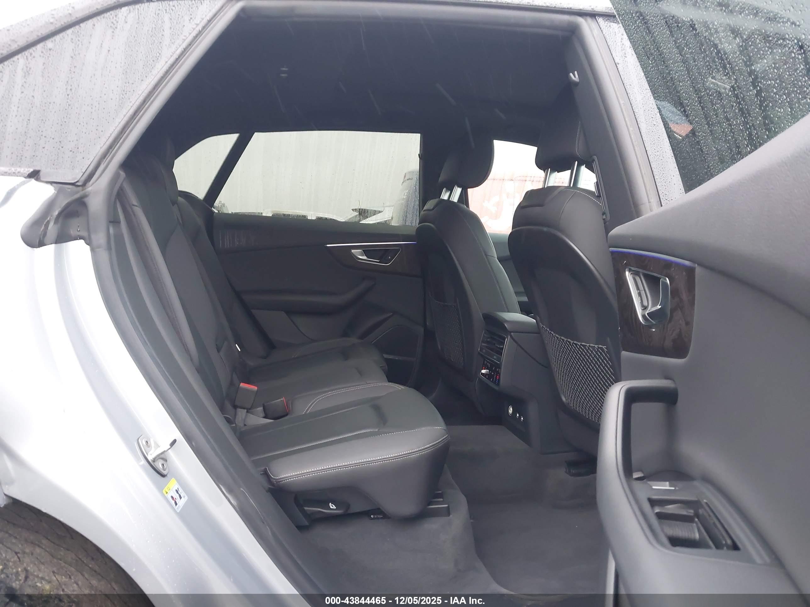 AUDI Q8 image 8