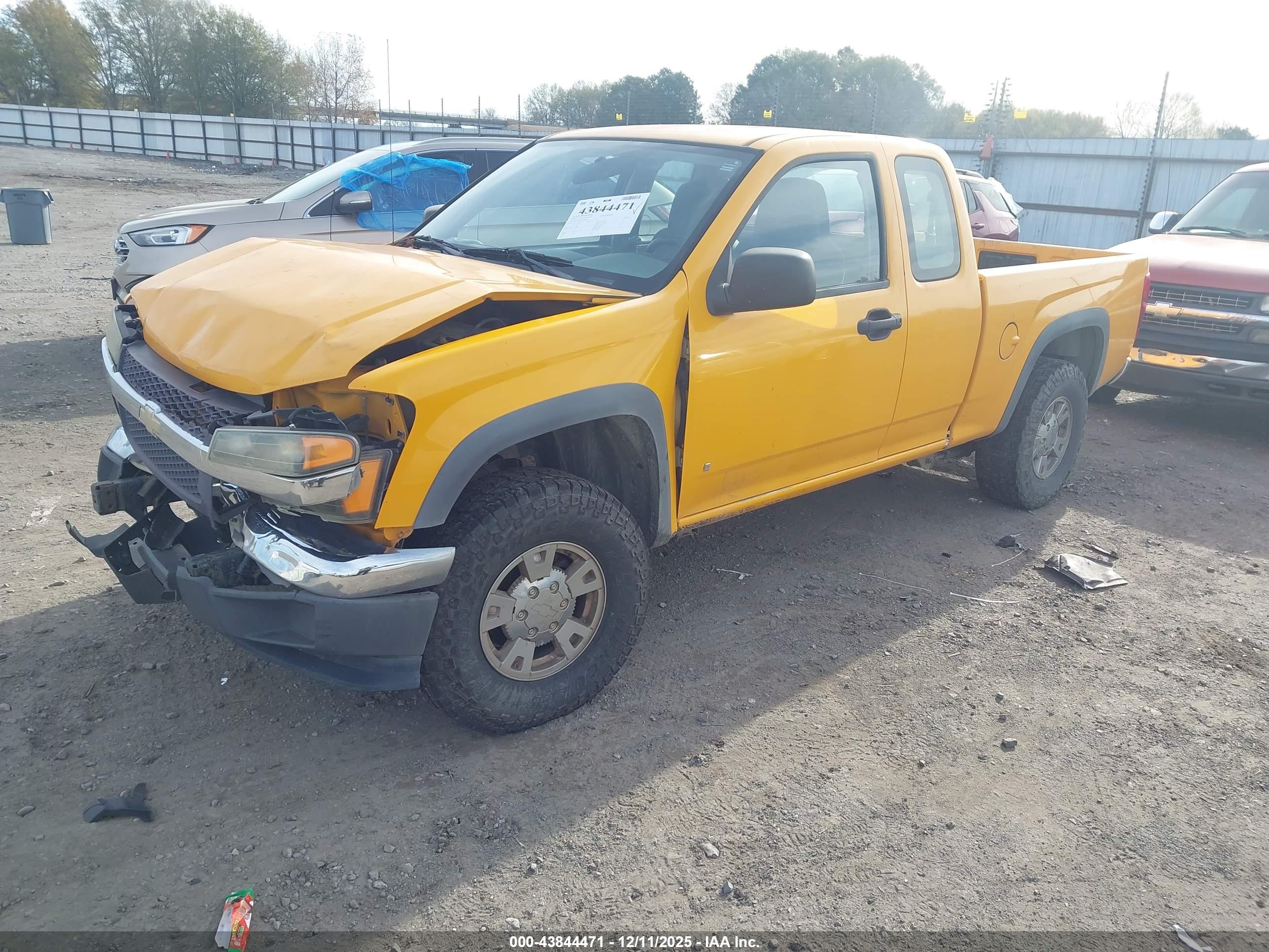 CHEVROLET COLORADO image 2
