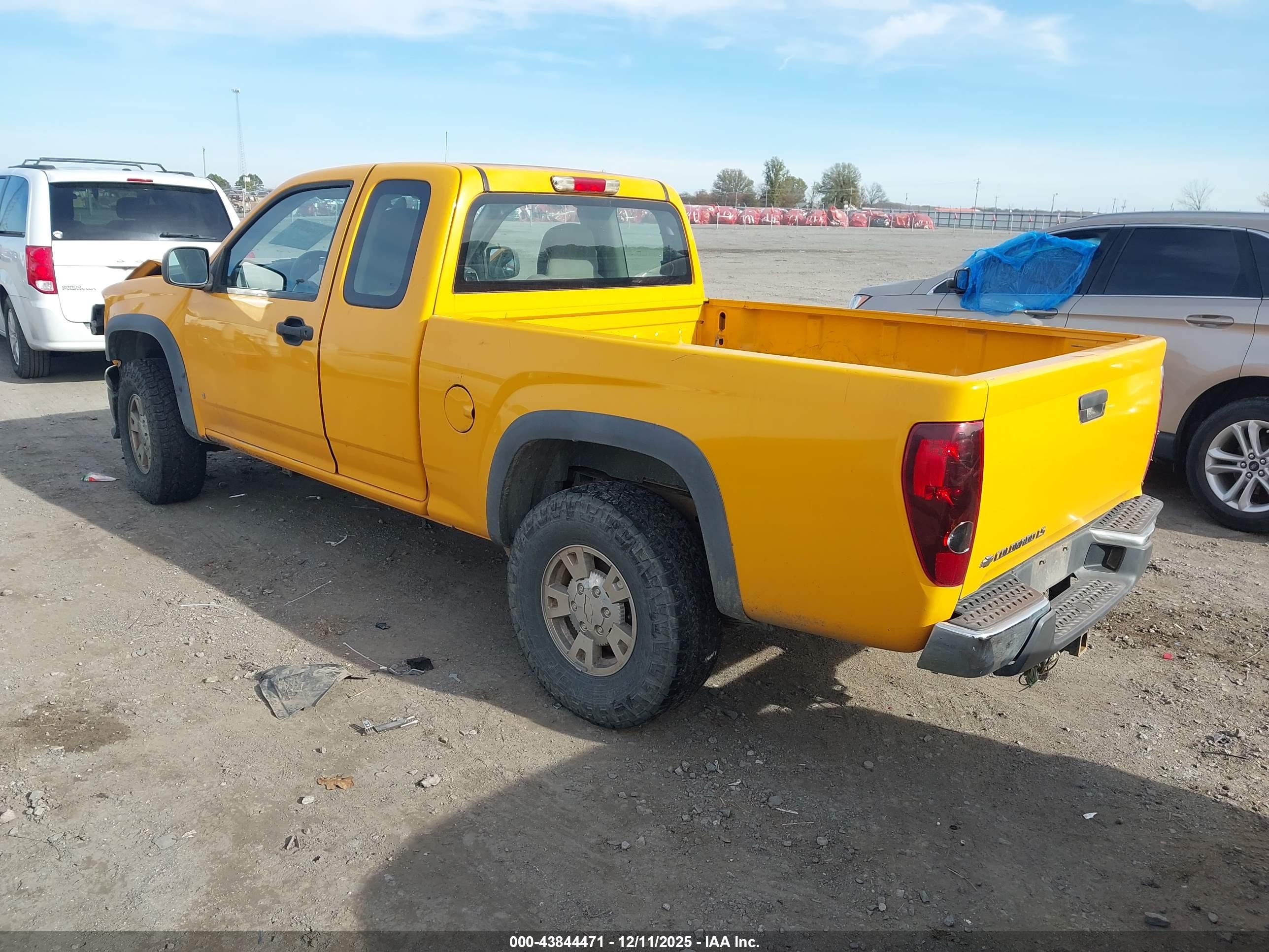 CHEVROLET COLORADO image 3
