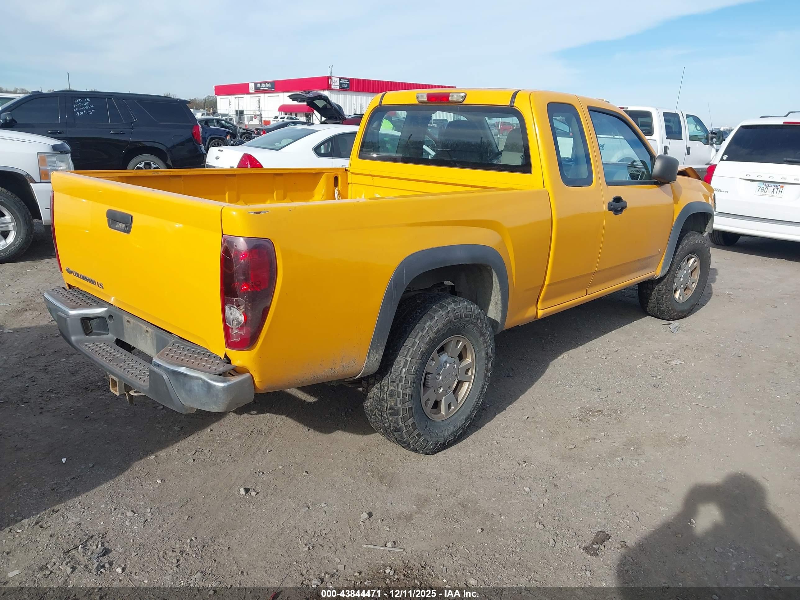 CHEVROLET COLORADO image 4