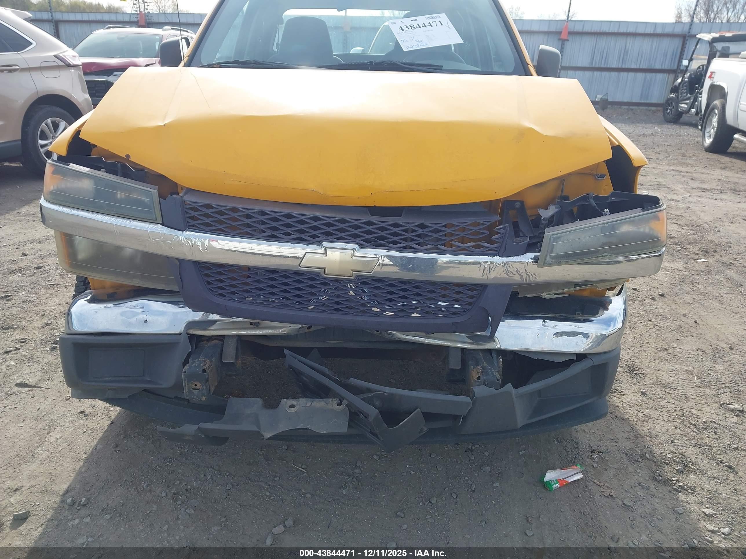 CHEVROLET COLORADO image 6