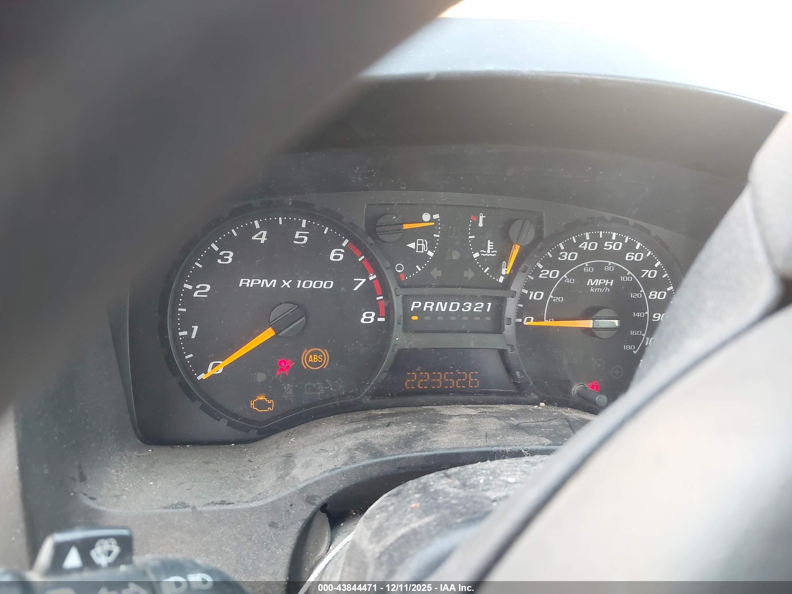 CHEVROLET COLORADO image 7