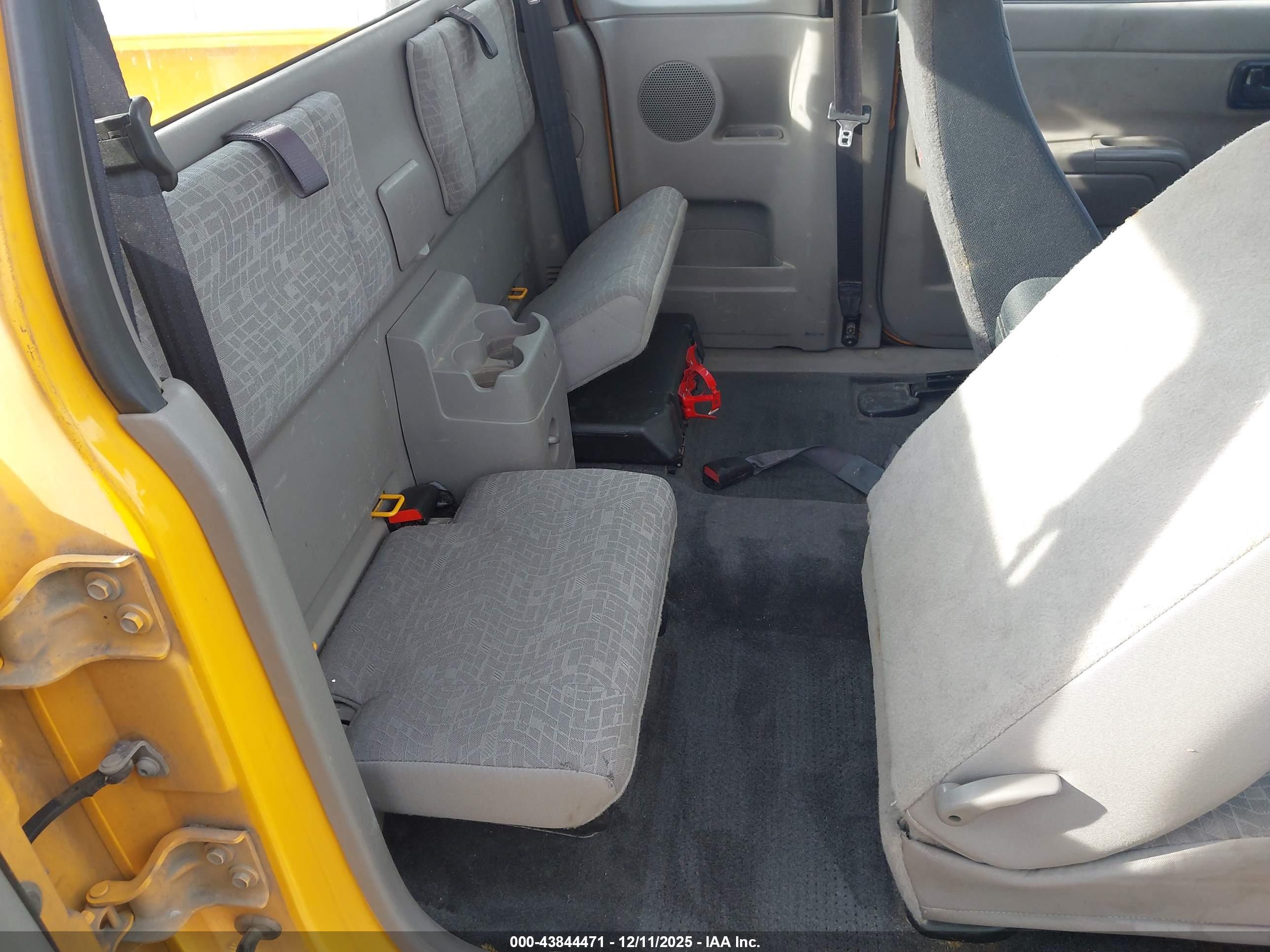 CHEVROLET COLORADO image 8