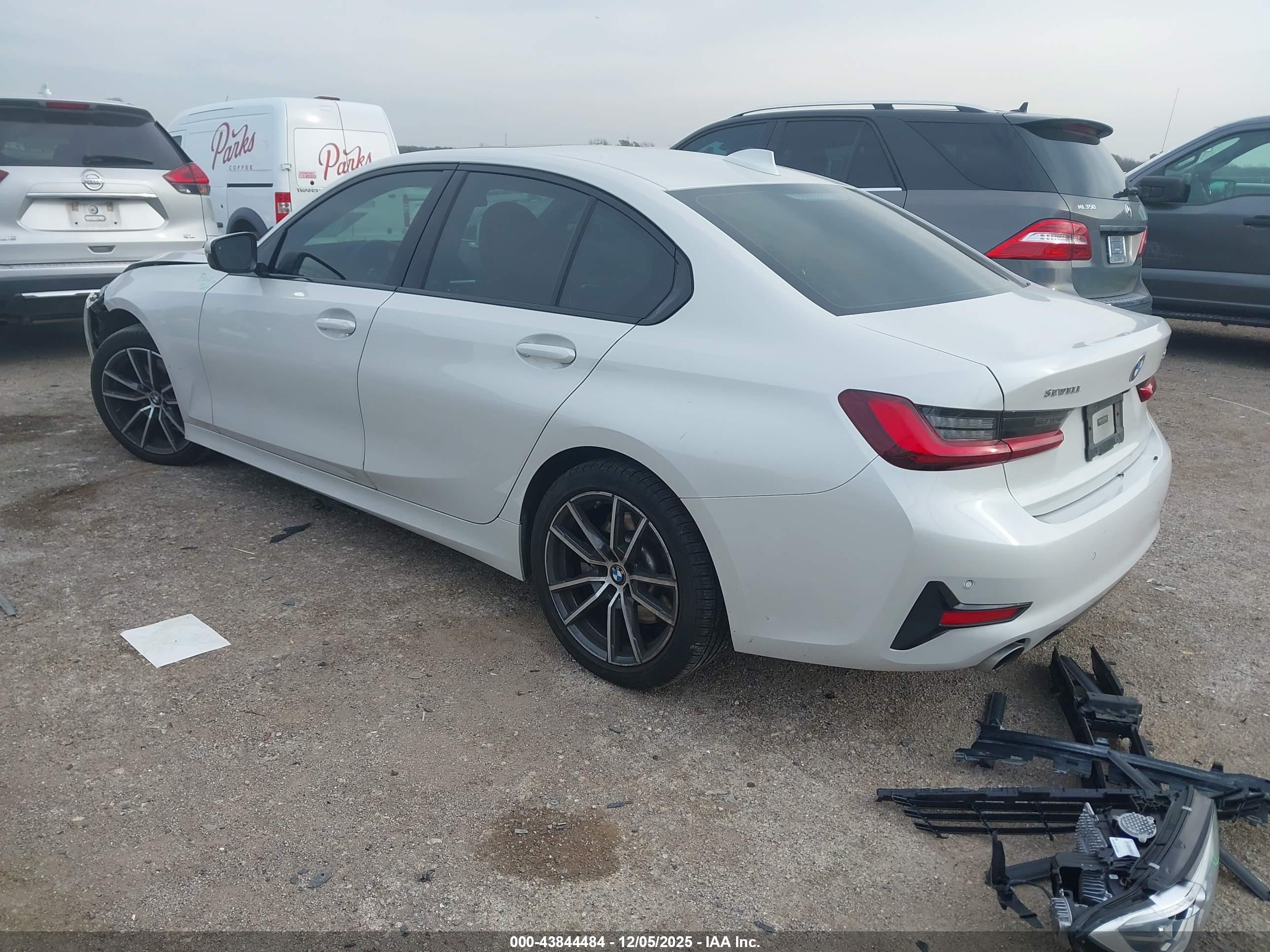 BMW 330I image 3