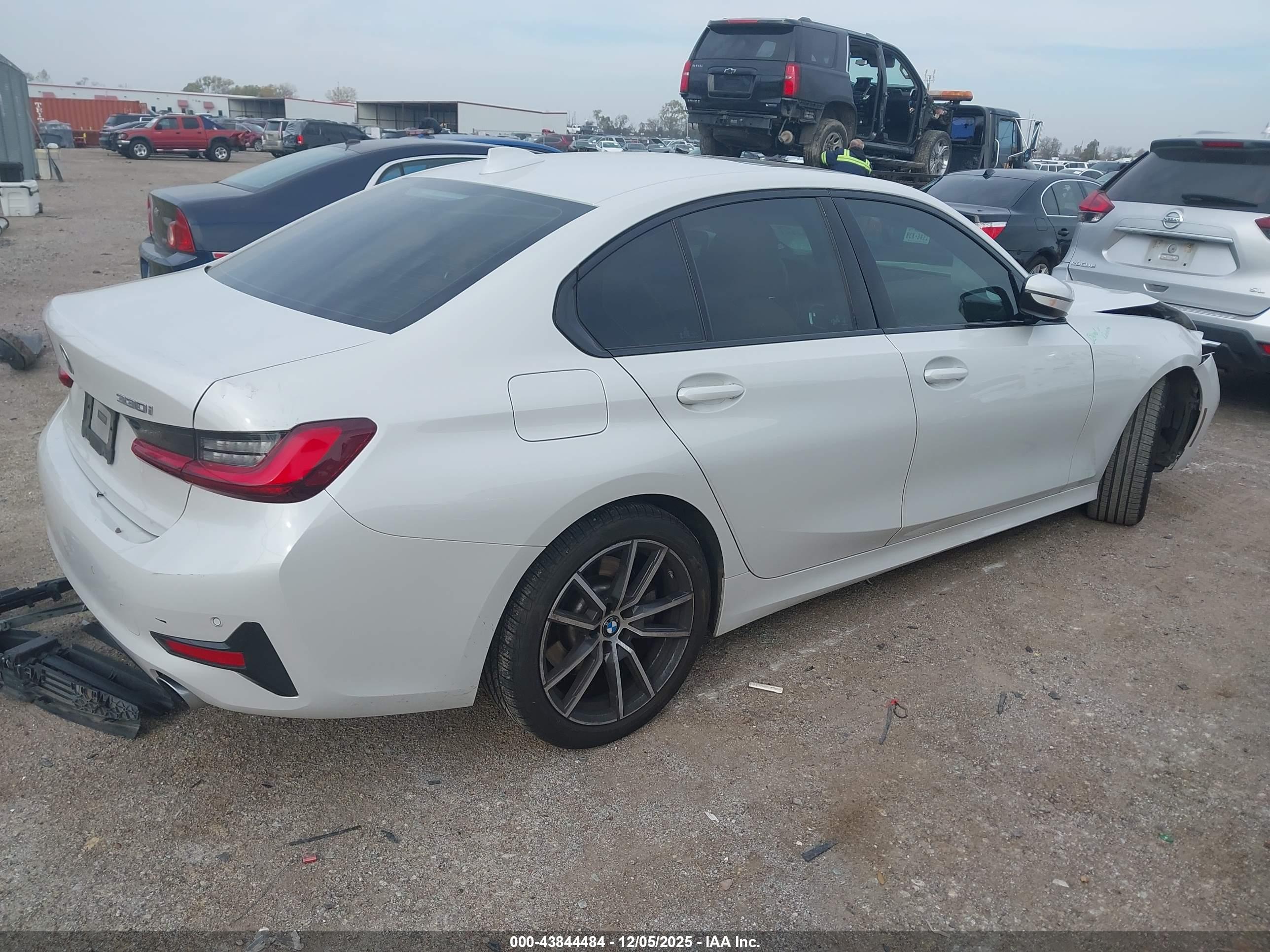 BMW 330I image 4